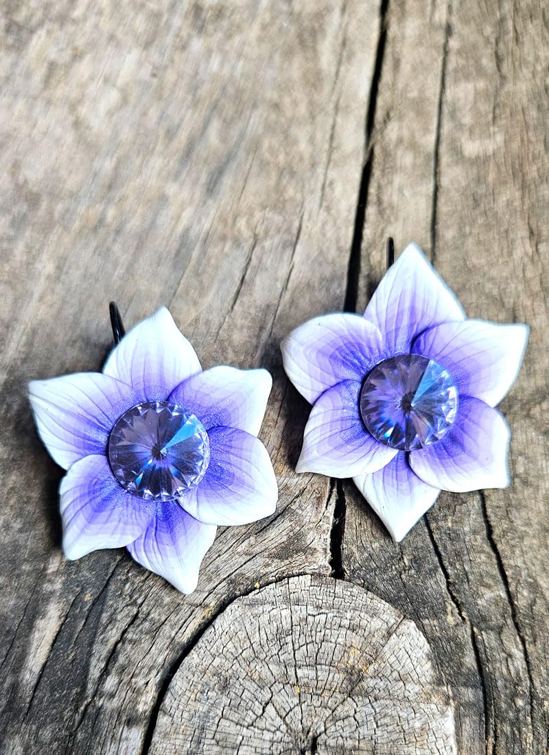 ByMomu - Pendientes blancos lilas flores de arcilla polimerica, hechos a mano, pieza unica, regalo original