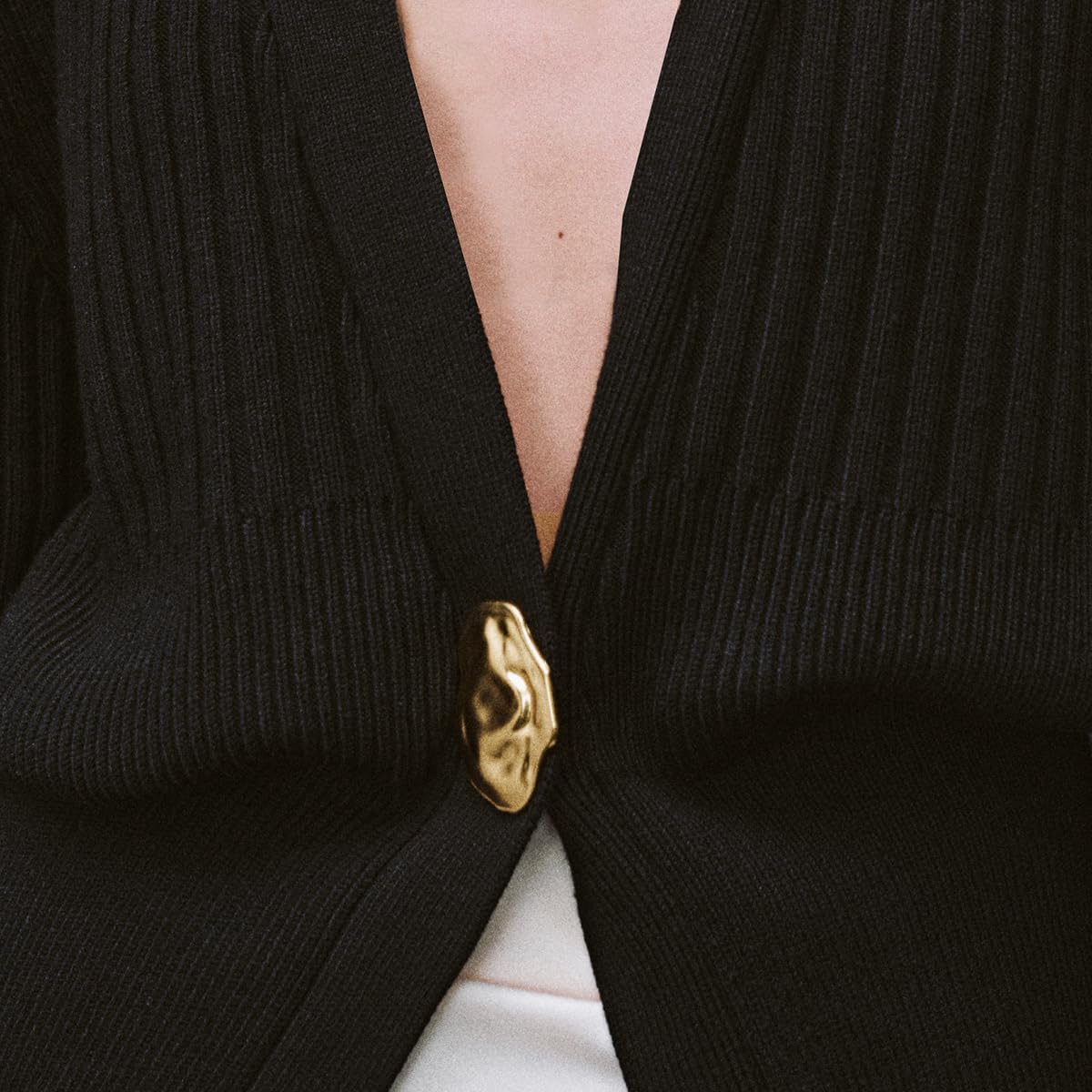 URBAN REVIVO Women's Cardigan V-Neck Lapel Long Sleeve Knitted Cropped Casual Sweater with Metal Button 2025 - Image 5