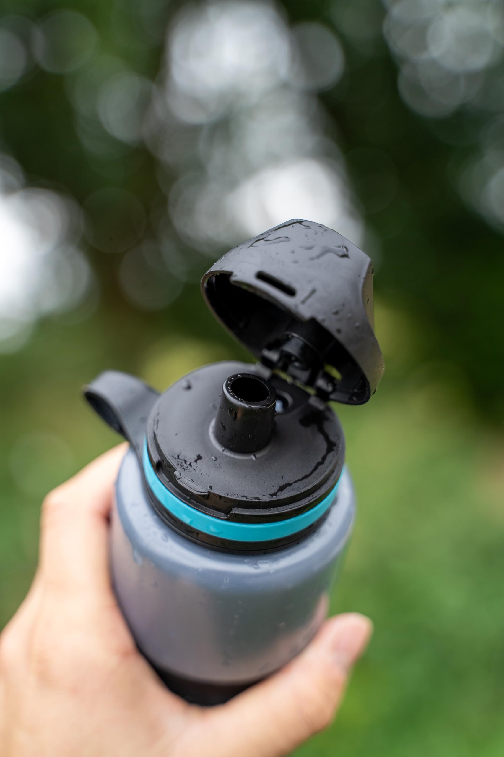 WATER TO GO Trinkflasche 0,75 L, mit Filter - Wasser direkt aus Fluss, See oder Leitung trinken | Ultraleicht & BPA-frei | 200L Filterleistung | Perfekt für Reisen, Kajak, Camping, uvm. (BLAU)