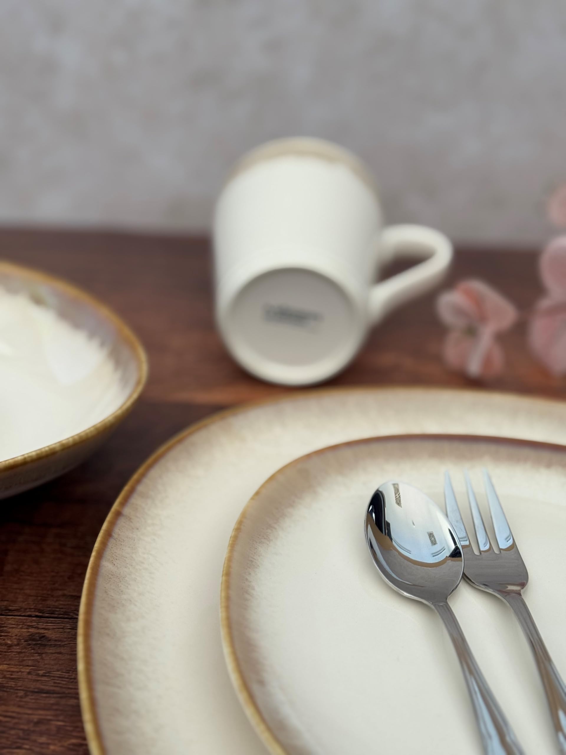 MÄSER 931991, La Sinfonia, Modernes Geschirr Set für 4 Personen mit einzigartiger Formgebung und Farbverlauf von Beige zu Cremeweiß, 16-teiliges Kombiservice im Vintage Look, Steinzeug