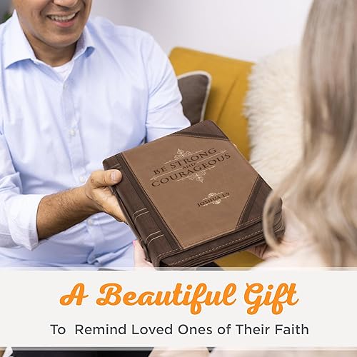Miniatura 13 de Christian Art Gifts Funda clásica para la Biblia para hombre, Be Strong and Courageous, Joshua 19, piel sintética marrón, talla M
