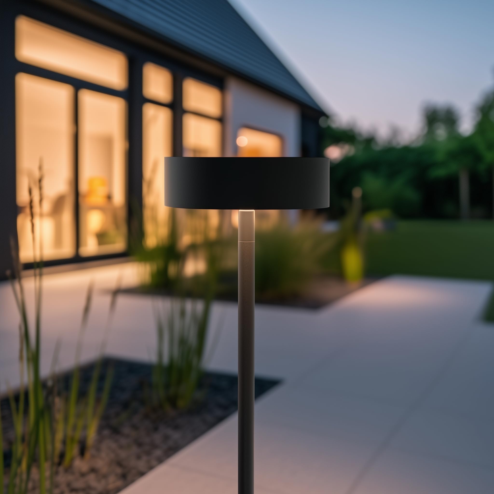 SolarCentre® Motus DualWhite Outdoor Tiltable Solar Stake Light