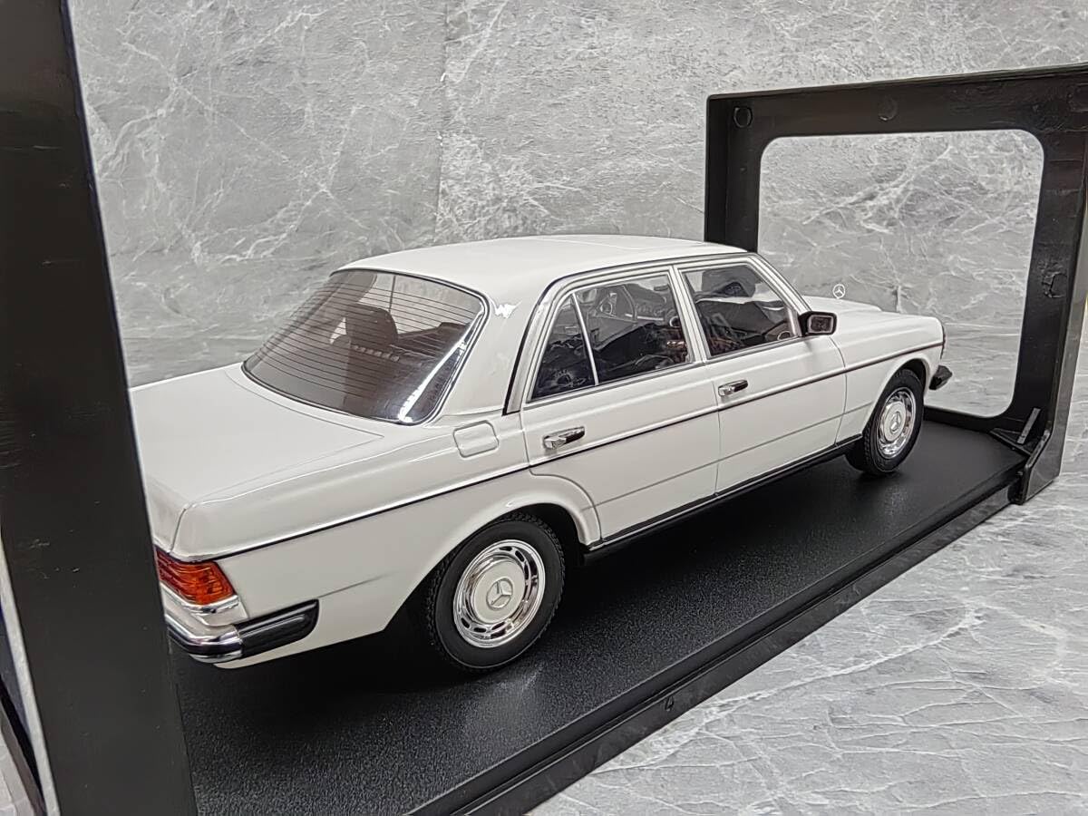 Amazon.co.jp: KK 1/18 ベンツ 230E W123 1975 : ホーム＆キッチン