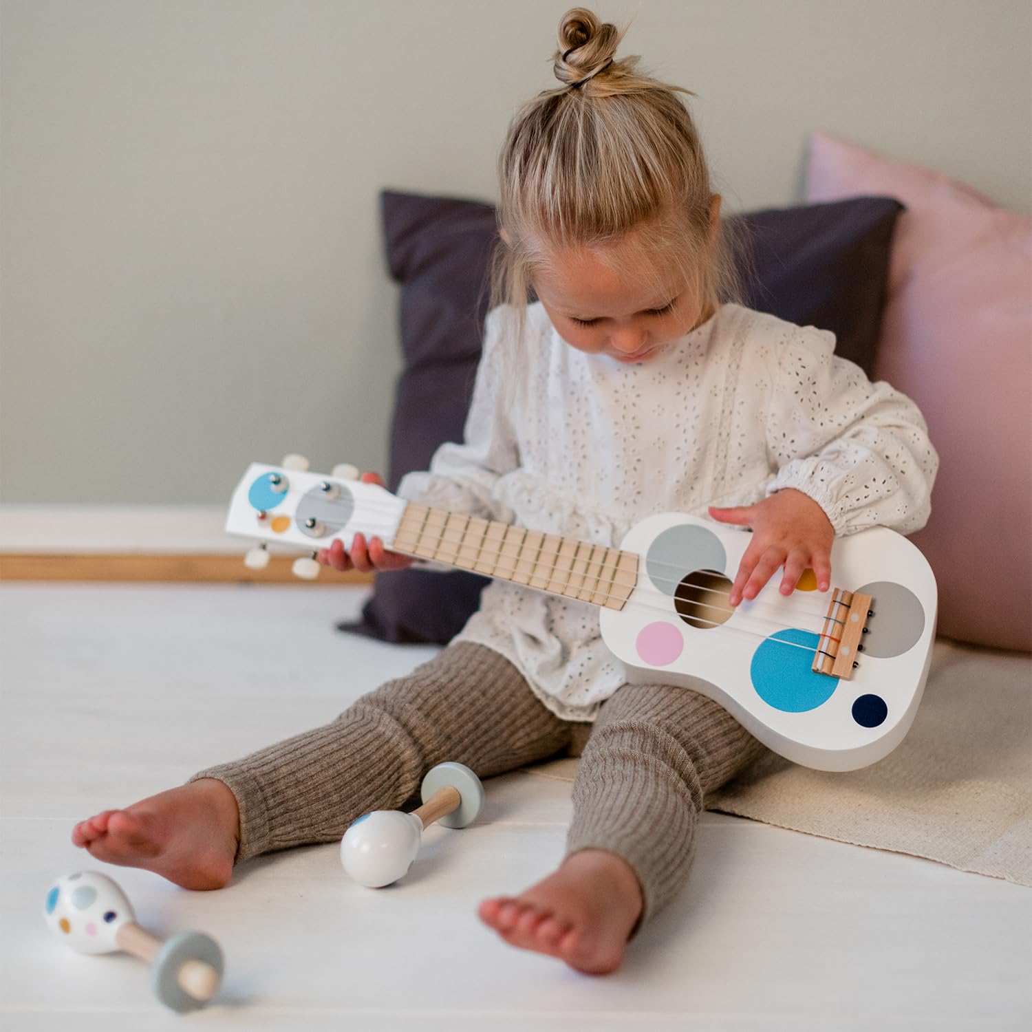 Kindsgut Musikinstrumenten-Set mit Gitarre Rasseln und Tamburin, dezente und Moderne Farben, Punkte