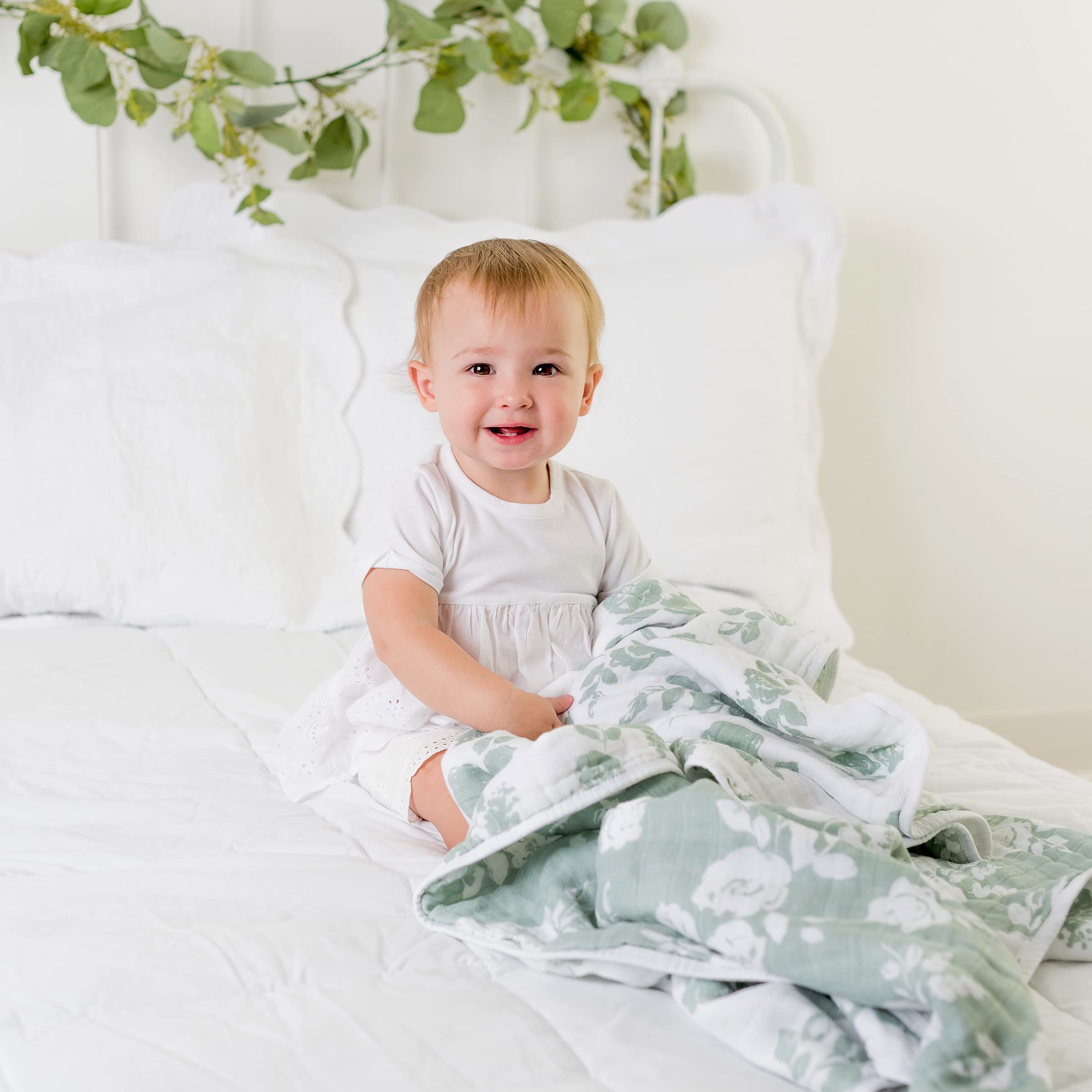 Bebe au Lait Klassische Musselin-Decke – Vintage und Modern Floral