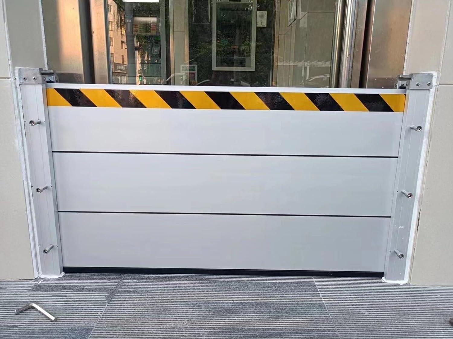 Flood Protection Barrier/ Flooding Control Baffle for Garage/ Front