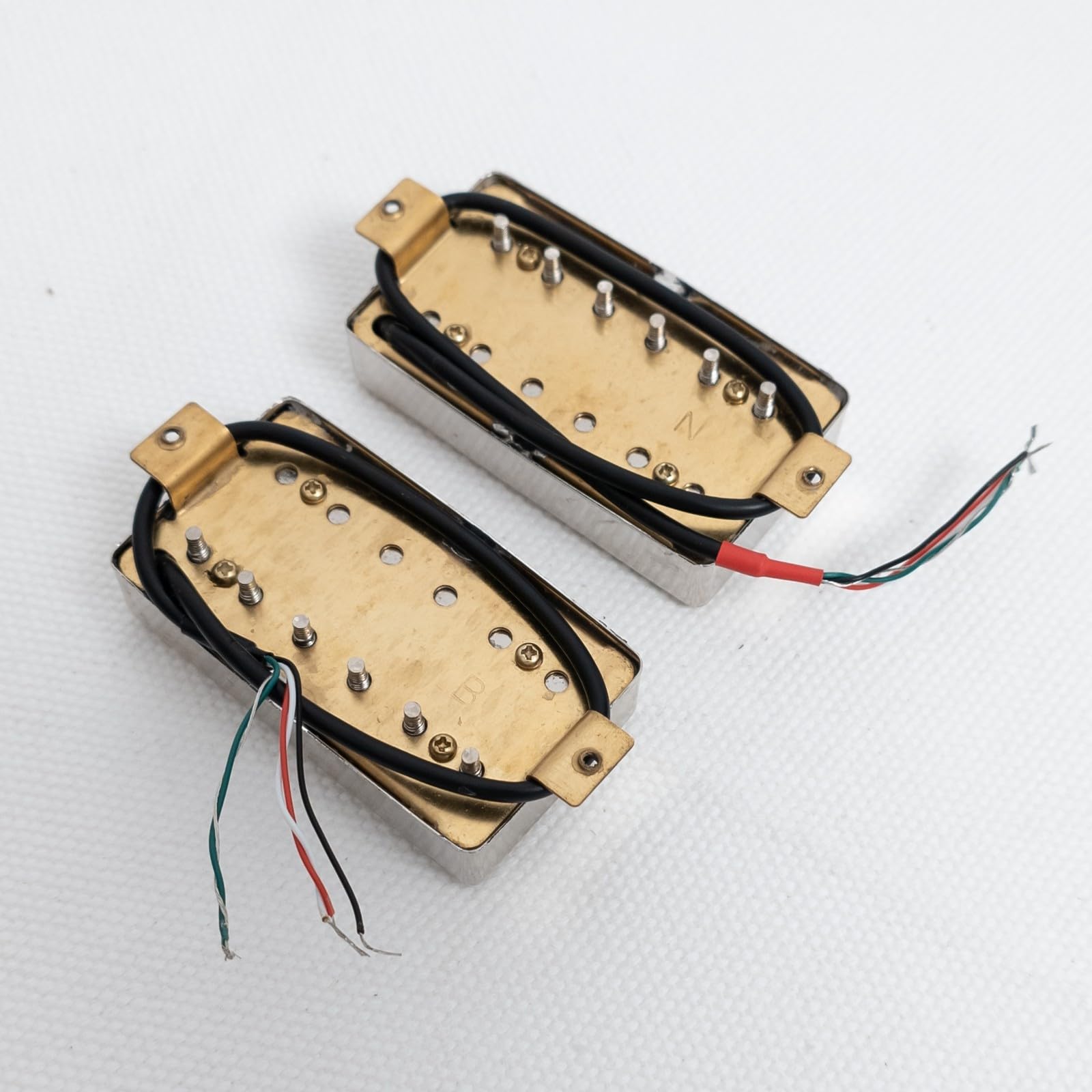 Alnico II Humbucker Tonabnehmer Set kompatibel mit Gibson Les Paul Style E-Gitarre, Hals & Bridge 4-Leiter Tonabnehmer mit 1V1T 2V1T oder 2V2T Kabelbaum (Chrom-Pickup-Set)