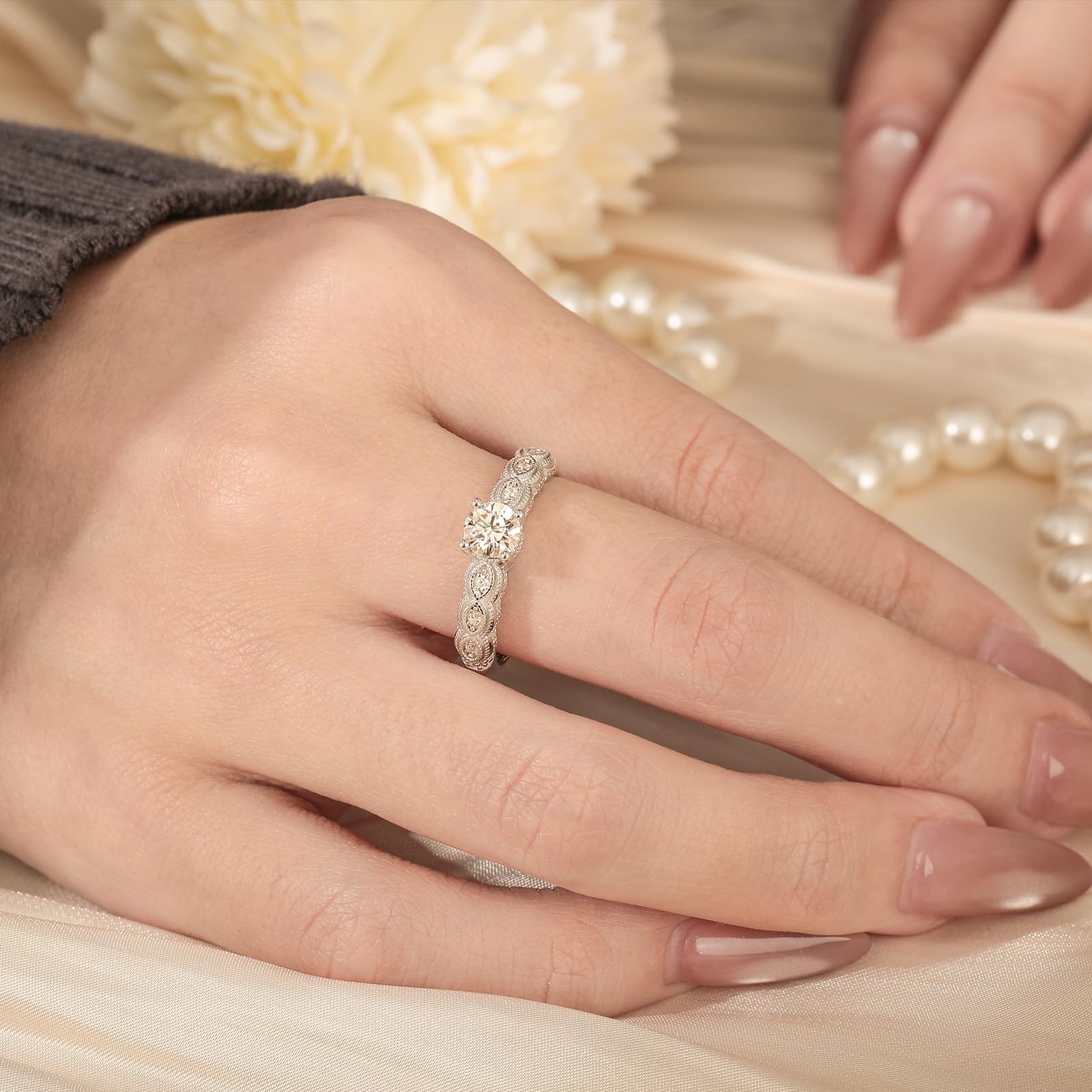 Damen Moissanit Milgrain Ring 925 Sterling Silber Ehering Rundschliff Stein Tauring Retro Elegant Verlobungsring Glänzend Ewigkeitsring für Frauen Hochzeit Valentinstag