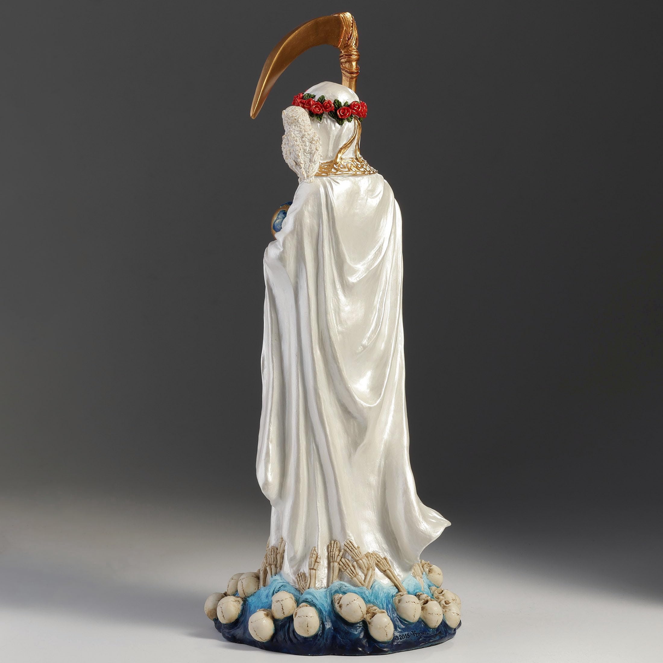 Veronese Design Escultura de resina de Santa Muerte de 11 1/2 pulgadas con acabado en oro blanco