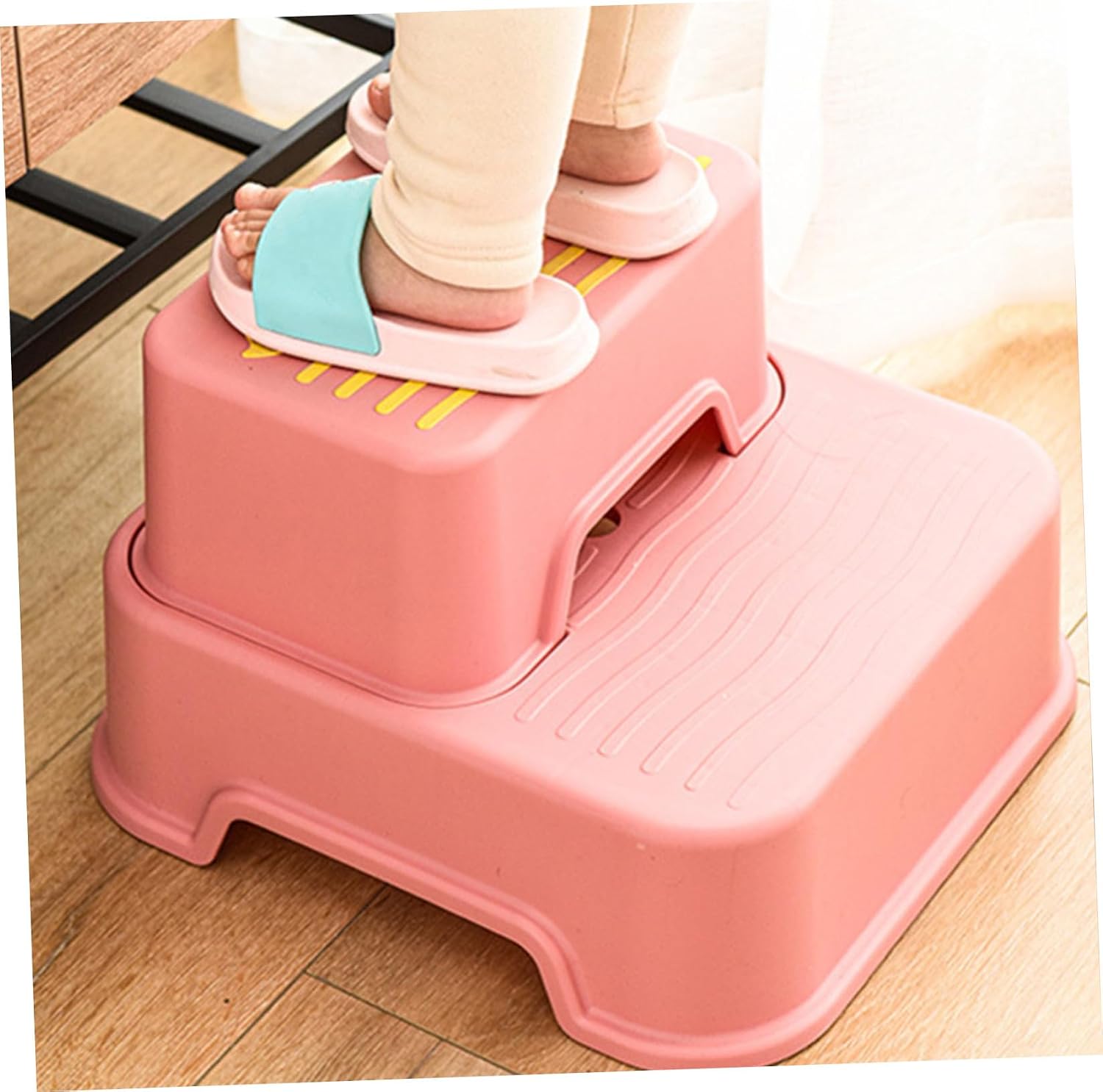 Non Slip Footstool Plastic Toilet Stool for Cartoon Design Household Wash Stool for Bathroom and Potty Training