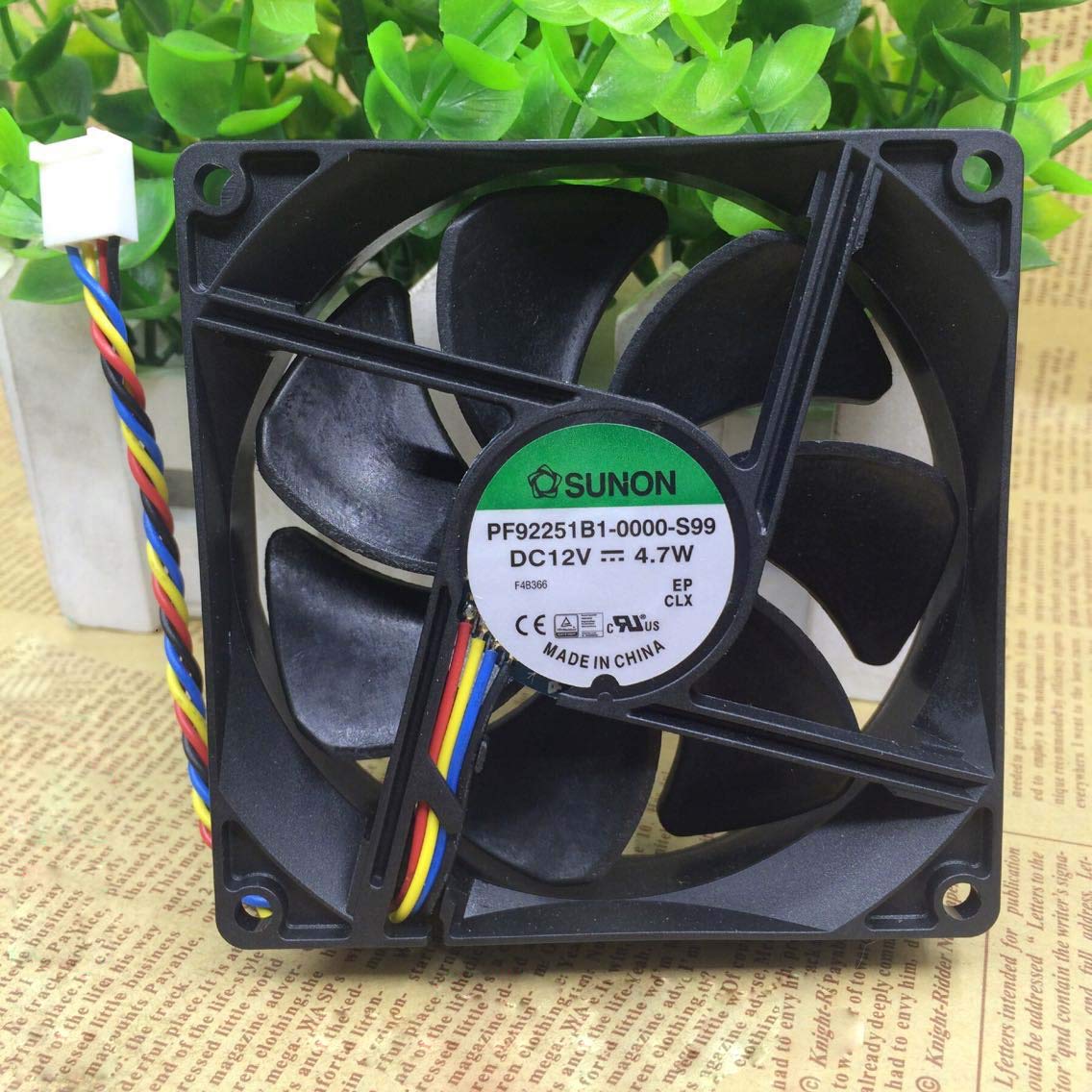 92x92x25mm PF92251B1-0000-S99 12V 4.7W 4Wire Ventilador de refrigeración