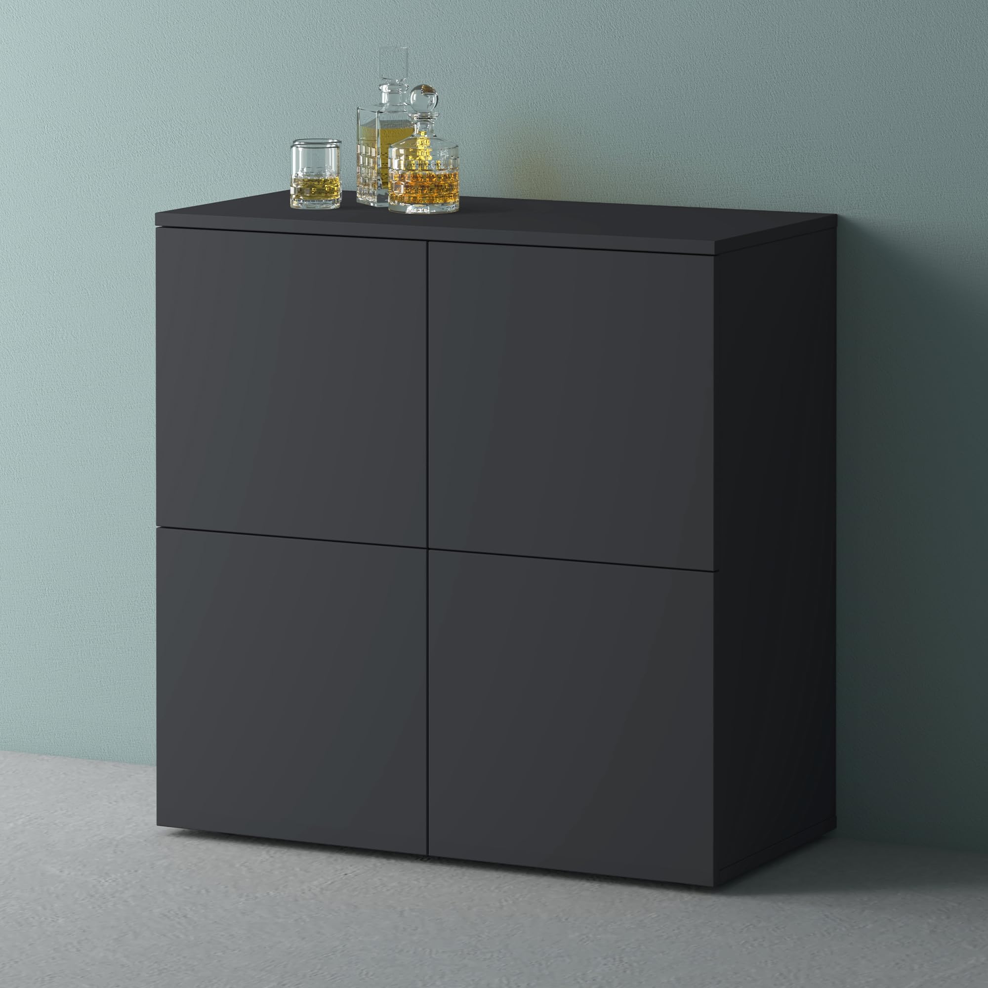 Mai & Mai Sideboard 100cm Kommode 4 Türen Soft-Close grifflos Stauraum | Kommodenschrank, Wohnzimmer Möbel, Flurschrank, bis zu 8 Staufächer, Anthrazit matt, BxTxH:100x36,4x98cm, Schrank04