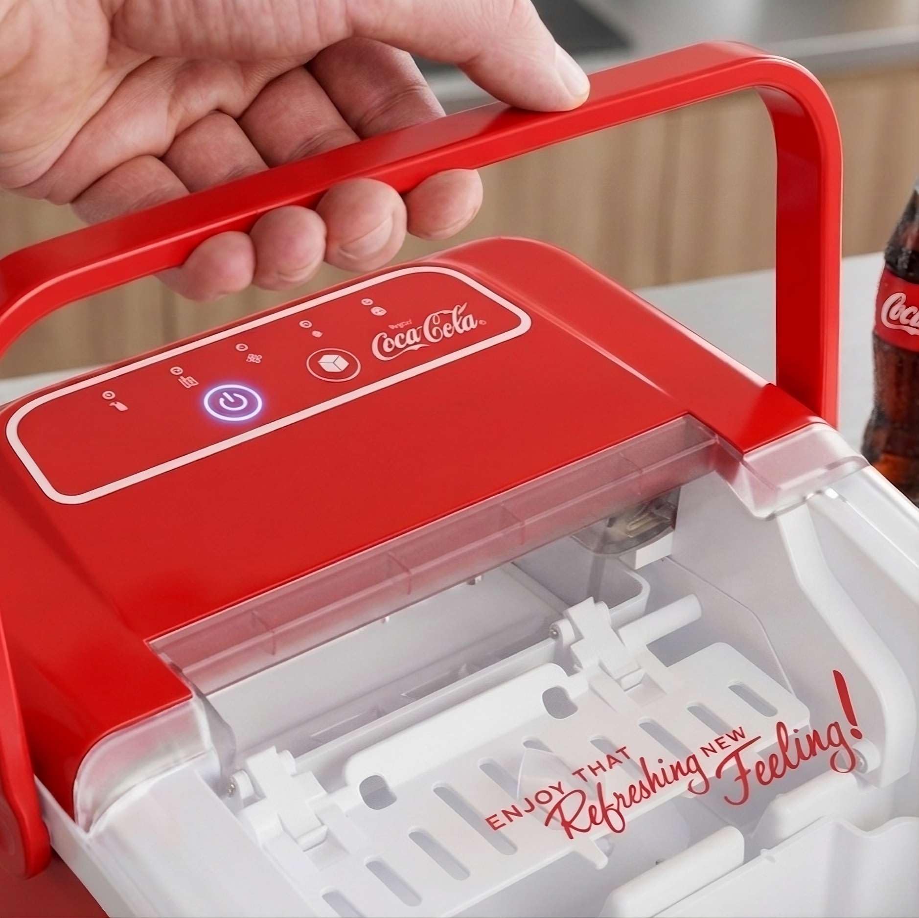 Salco Coca-Cola Retro Eiswürfelmaschine – Schneller Eiswürfelbereiter für Party, Camping & Home, 9 Würfel in 7-11 Min, Mobiler Eismacher mit Tragebügel, 12kg/24h, Inkl. Schaufel & Korb, Rot