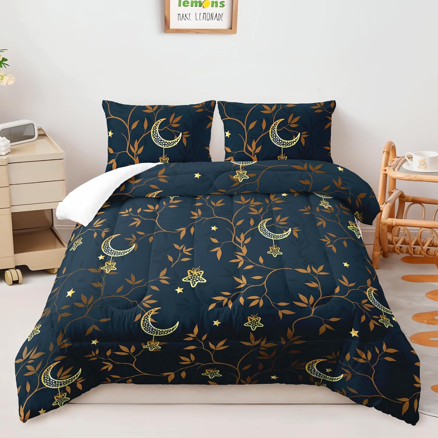 AILONEN Moon Comforter Set Queen Size, Gold Moon Star Leaves Print Bedding Set,Soft Lightweight Quilt Set for Boys Girls Adults Room Decor All Season 3 Pieces, 1 Comforter and 2 Pillowcases
