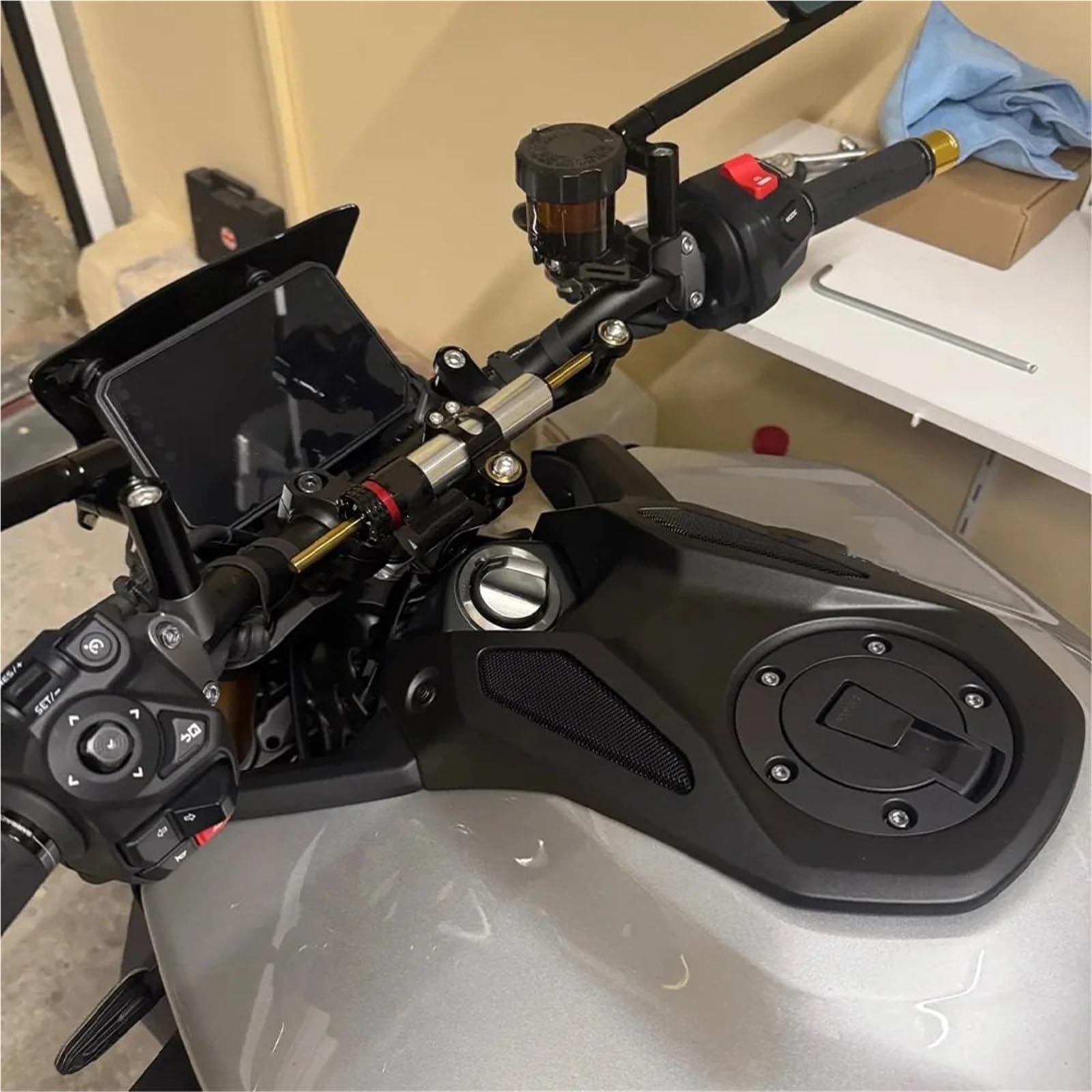 Wspornik amortyzatora skrętu motocykla, stabilizator pasujący do YAMAHA MT09 SP 2024-2025, akcesoria bezpieczeństwa Speed ​​Wobble Stabilizator Amortyzatora(Gray bracket)