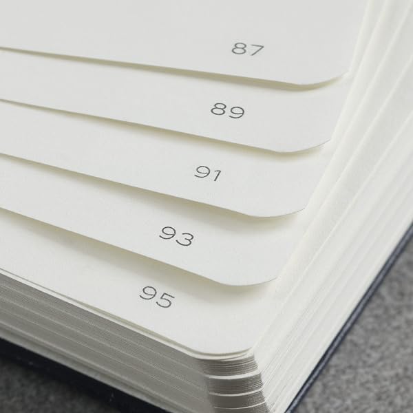 Le Leuchtturm1917 Carnet master slim A4+ offre une organisation soignée et une qualité de papier appréciable.