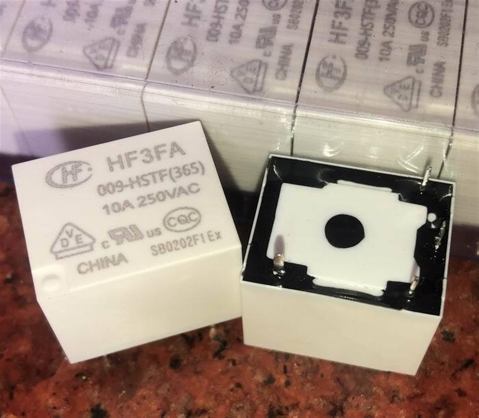 AQHYEBNSR New HF3FA 009/012-HST/HSTF/HTF/// ; Relay 4 pins (HF3FA 012-HSTF)
