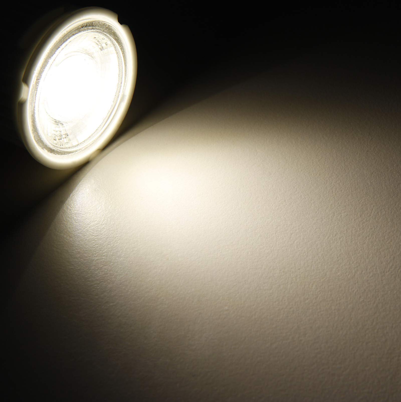 6 x 230V, 5W MCOB LED-Modul. So hell wie eine 50W Halogenlampe, warmweißes Licht mit einer Farbtemperatur von 3000K. Gibt 400lm ab. Flach mit den Abmessungen 50 x 23mm. Lebensdauer 20.000h