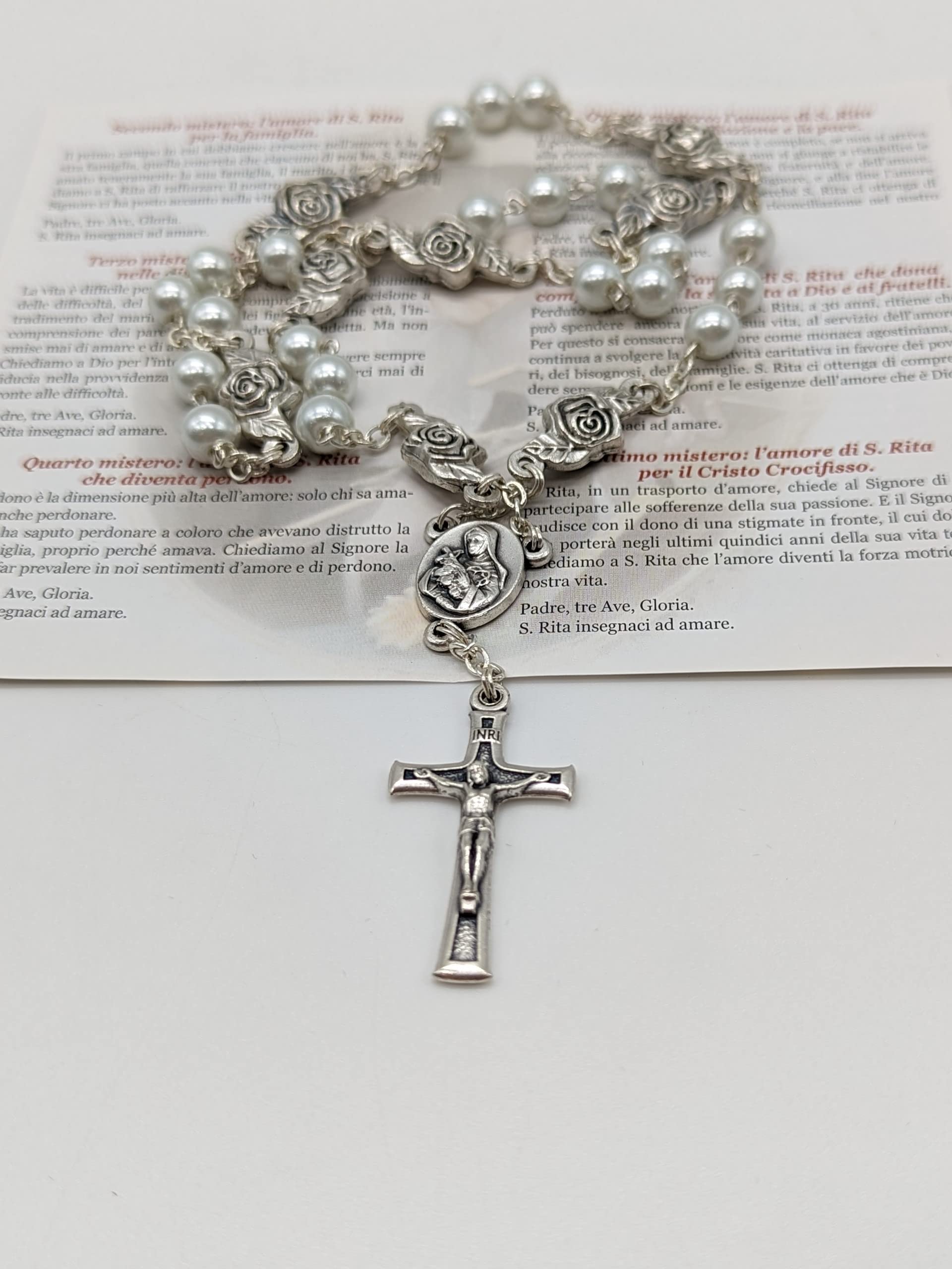 OVUNQUE PROTEGGIMI Rosario di Santa Rita da Cascia in Simil Perla Lungo cm 32 (12.59'') e Preghiera. Coroncina di Santa Rita. Rosary Chaplet of Saint Rita (Pater con Rosa)
