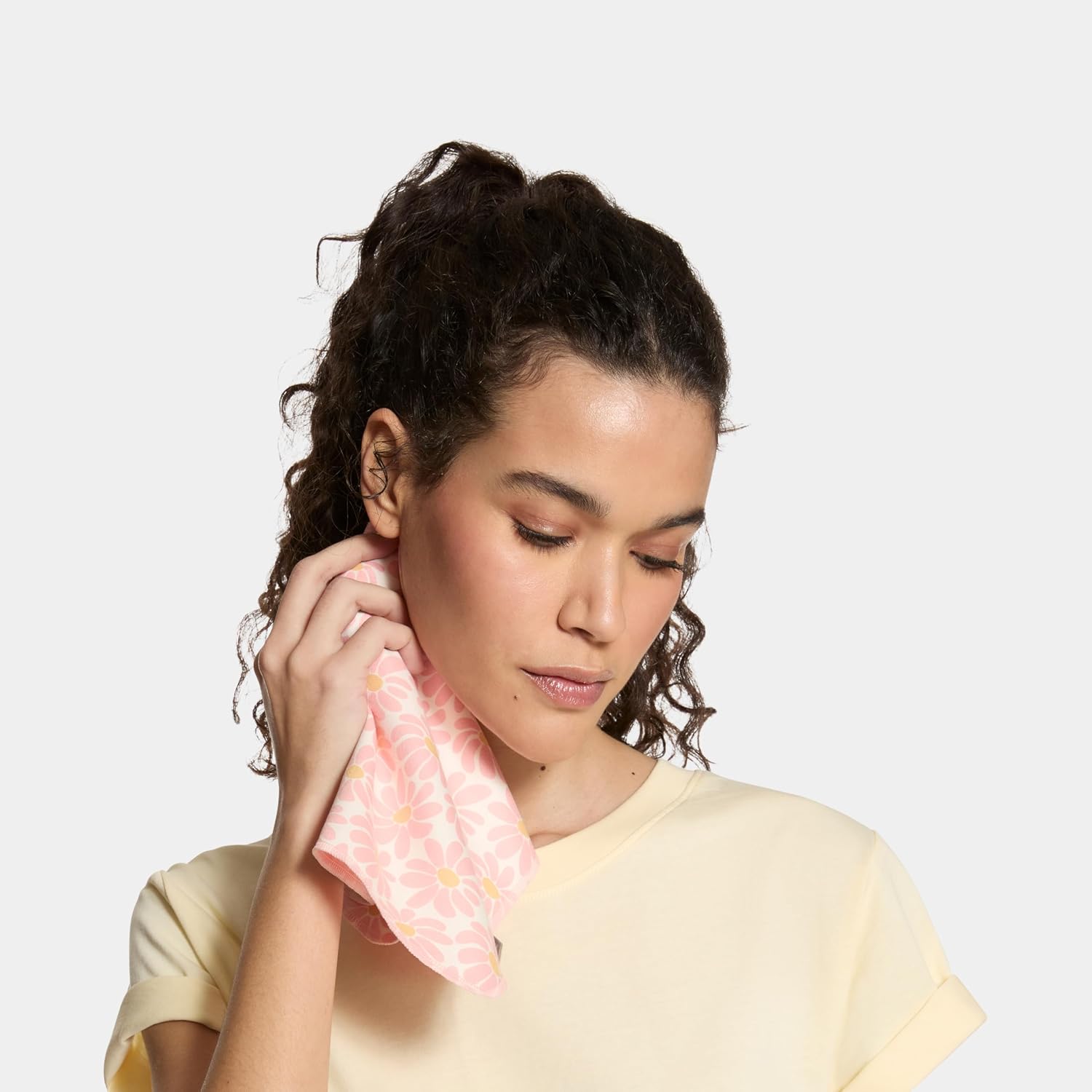 MISSION Cool Anywhere Towel 2-Pack- Soft, Lightweight Fabric - Cools Up to 2 Hours - UPF 50 Sun Protection - Machine Washable (Daisy Coral Cloud)