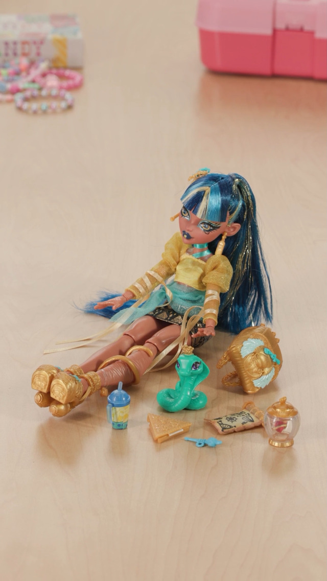 Amazon.com: Monster High Cleo De Nile Doll in Golden Blouse
