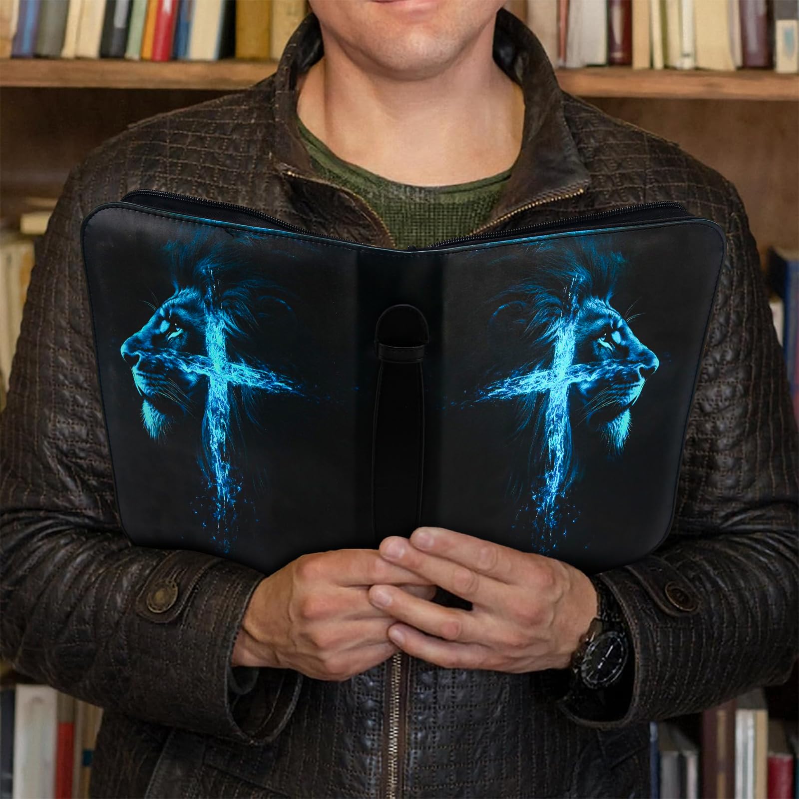 Housse de bible pour hommes et garçons, housse de bible imprimée croix de lion bleu avec poignée et fermeture éclair, sacs bibliques imperméables en cuir synthétique, fournitures d'étude biblique avec