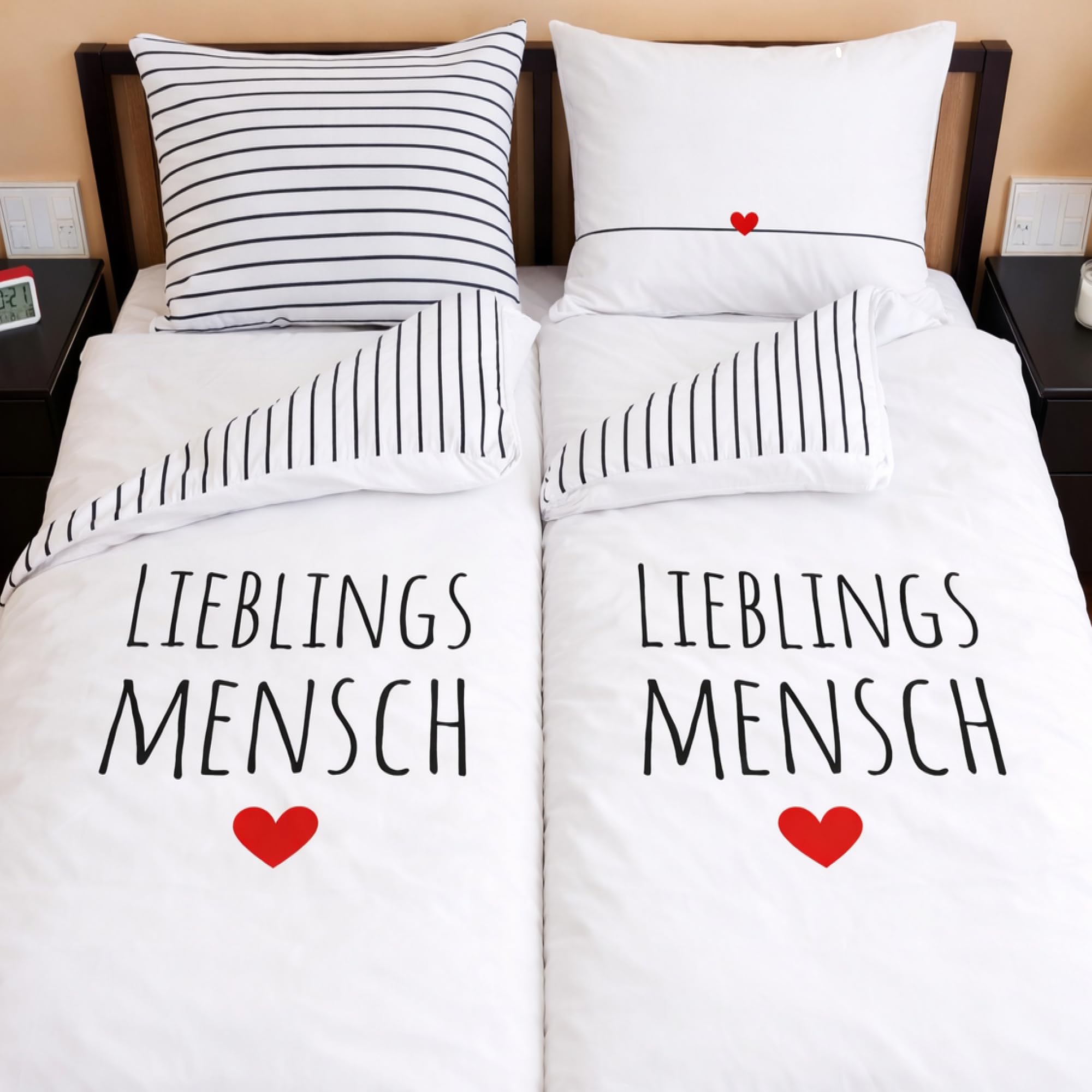 Familando - Lieblingsmensch Partnerbettwäsche Set (4-teilig) – 2X Decken- & Kissenbezug 135x200 & 80x80 cm mit Reißverschluss – 100% Baumwolle in Renforcé Qualität – Geschenkidee für Paare