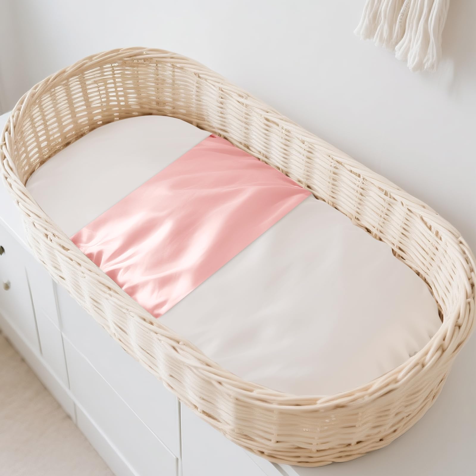 THXSILK Spannbettlaken für Baby, 100% Maulbeerseide, Weich und Atmungsaktiv zum Schutz der Babyhaare, Elastischer Klettverschluss, Oeko-TEX Zertifiziert, 52x56 cm (Bezauberndes Rosa, 1 Stück)