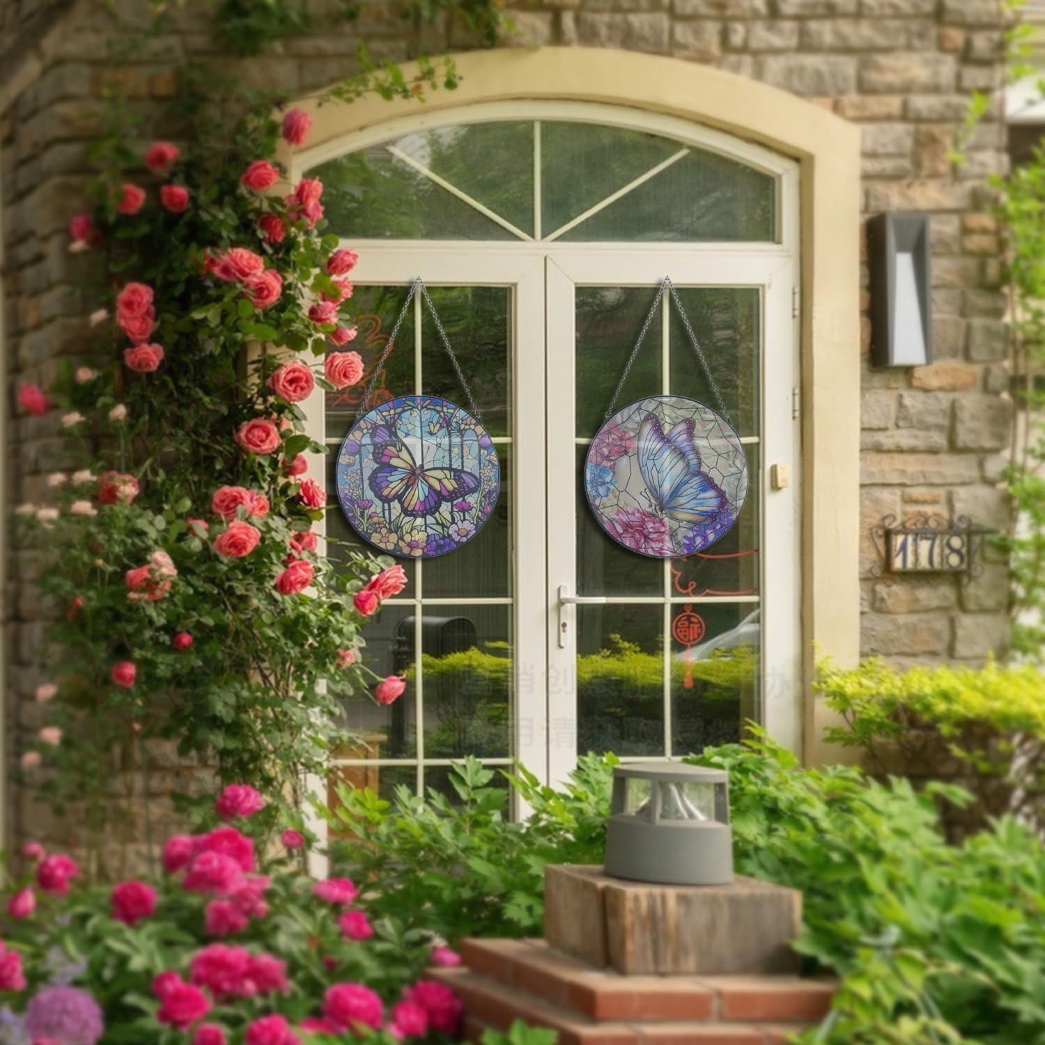 30,5 cm Buntglas, großer Schmetterlings-Dekor, Fensterdekoration, handgefertigt für Fensterdekoration, bemalter Buntglas-Sonnenfänger, mit Metallkette