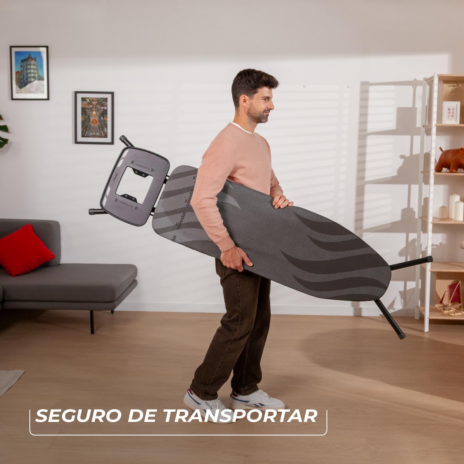 Vileda Tabla de Planchar Total Reflect Ultimate, Planchado Extra rápido, Extra Robusta, Superficie de Planchado Amplia, Altura Ajustable, Reposa Plancha XXL, Fácil de Plegar y de Guardar