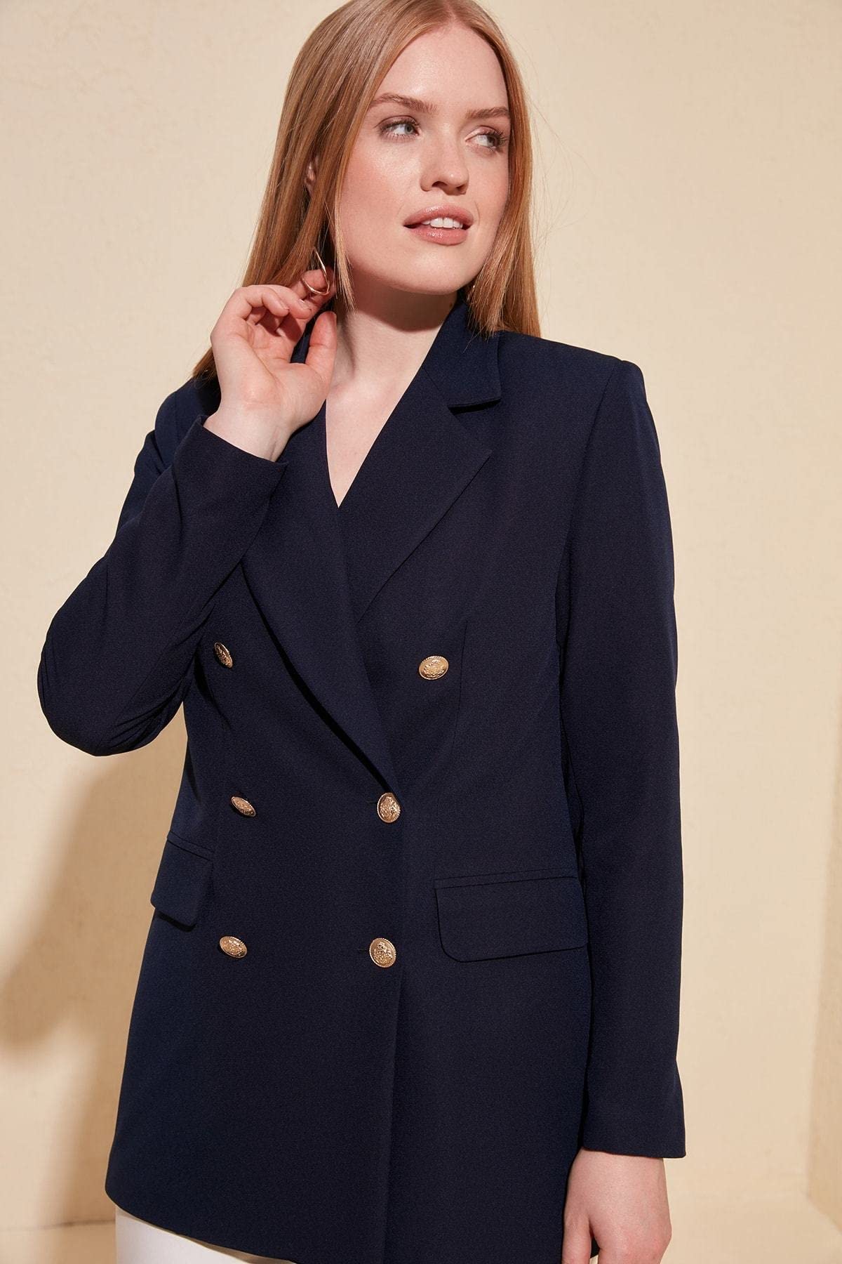 Trendyol Veste Blazer Surdimensionnée À Boutons Bleu Marine Trendyol Veste Blazer surdimensionnée avec Boutons Bleu Marine Femme (Lot de 1)