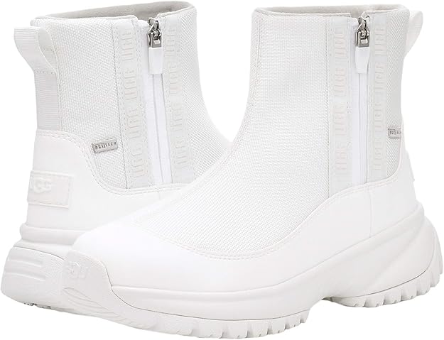 Amazon | UGG レディース Yose ジップスノーブーツ, ブラック, 5.5