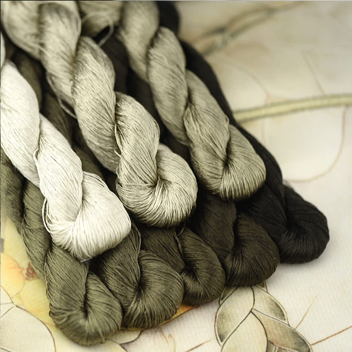MINGGUXIUYI Natural 100% Silk Thread, Handmade Embroidery Thread, Silk Embroidery Thread 880 Metres, 8 Colors (67) - Image 3
