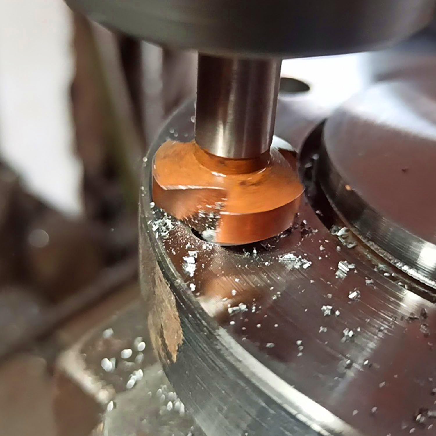 TJR® Fraise conique à 90° Ø 6,3-20,5 mm en acier HSS avec revêtement - Très tranchant - Kit d'ébavurage et d'ébavurage pour bois, métal et plastique dans une boîte de rangement (HSS 4241 avec