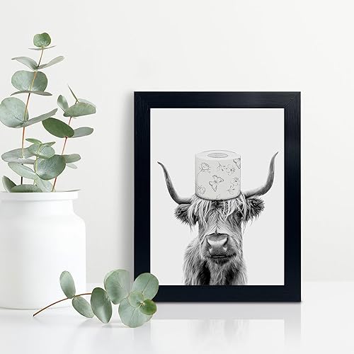Vista 81 de YongArt Decoración de baño enmarcada en negro, divertido arte de pared de vaca de las tierras altas en bañera, 8 x 10 pulgadas Arte de pared de vaca