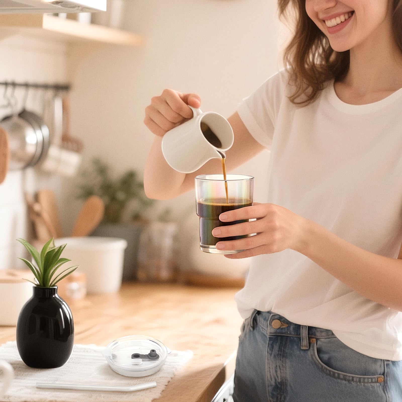 Glasbecher mit Glasstrohhalm und Deckel, auslaufsicherer, wiederverwendbarer Reisebecher für Eiskaffee, Tee, Matcha, Fruchtsaft, dickwandige, klare Wasserflasche (bernsteinfarben, 4 Stück)