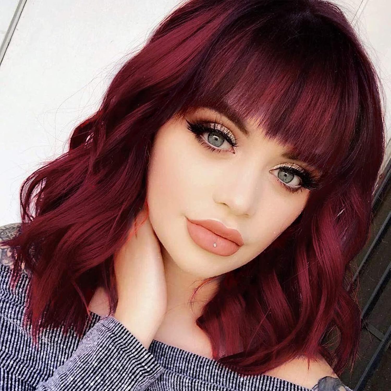 Amazon Com Stamped Glorious Wine Red Wigs For Women Synthetic Shoulder Length Wig With Bangs Short Curly Wavy Bob Wigs For Women Girls Beauty Personal Care