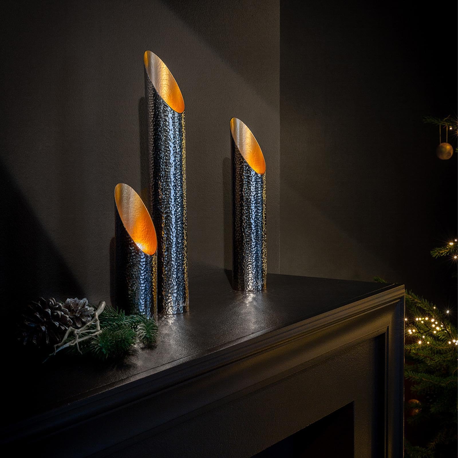 Fink gehämmerter Design-Teelichthalter 30 cm silberner Aluminium Kerzenhalter