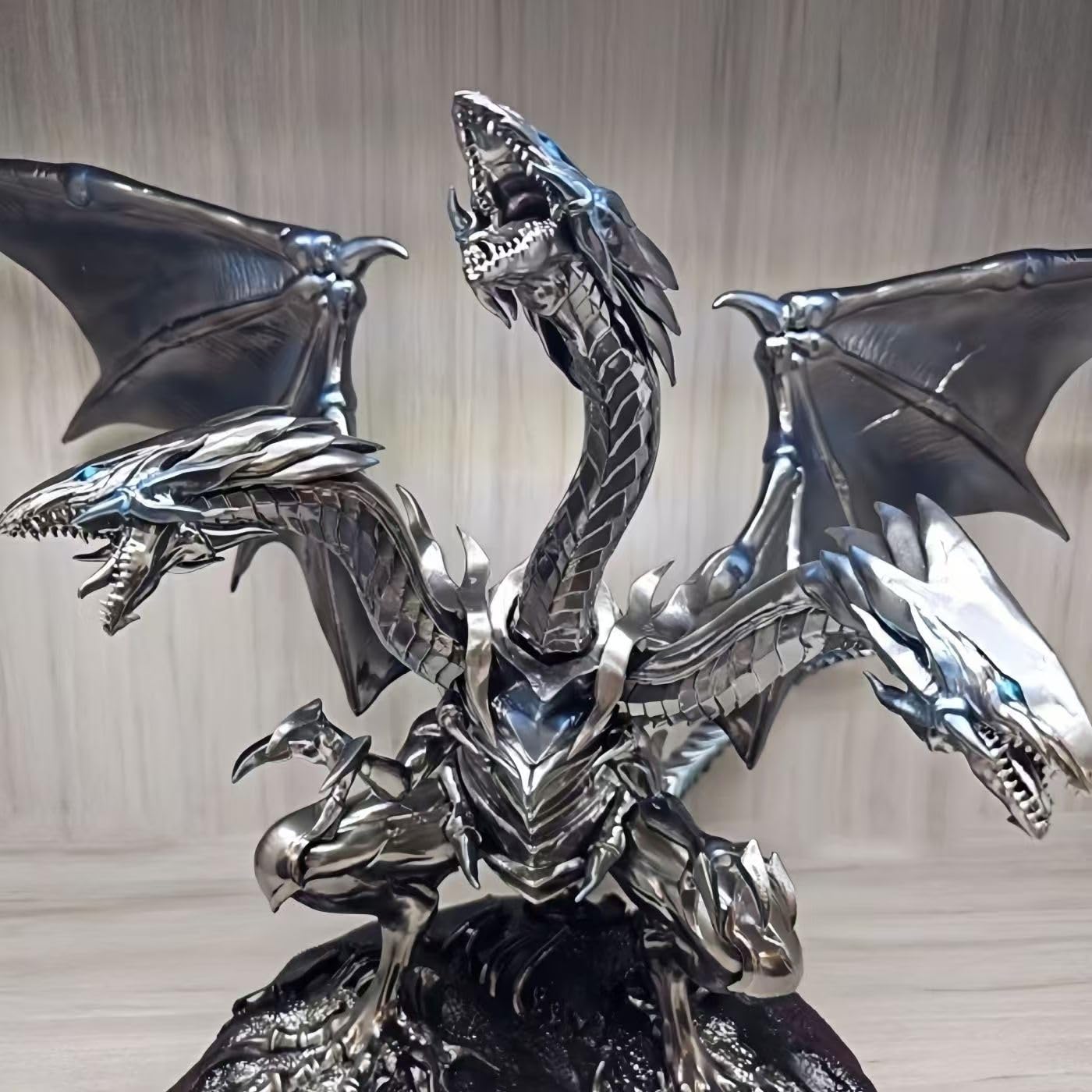 Amazon.co.jp: QIUNUOTAN 遊戯シリーズ青眼究極竜GK手掛潮玩彫像模型  