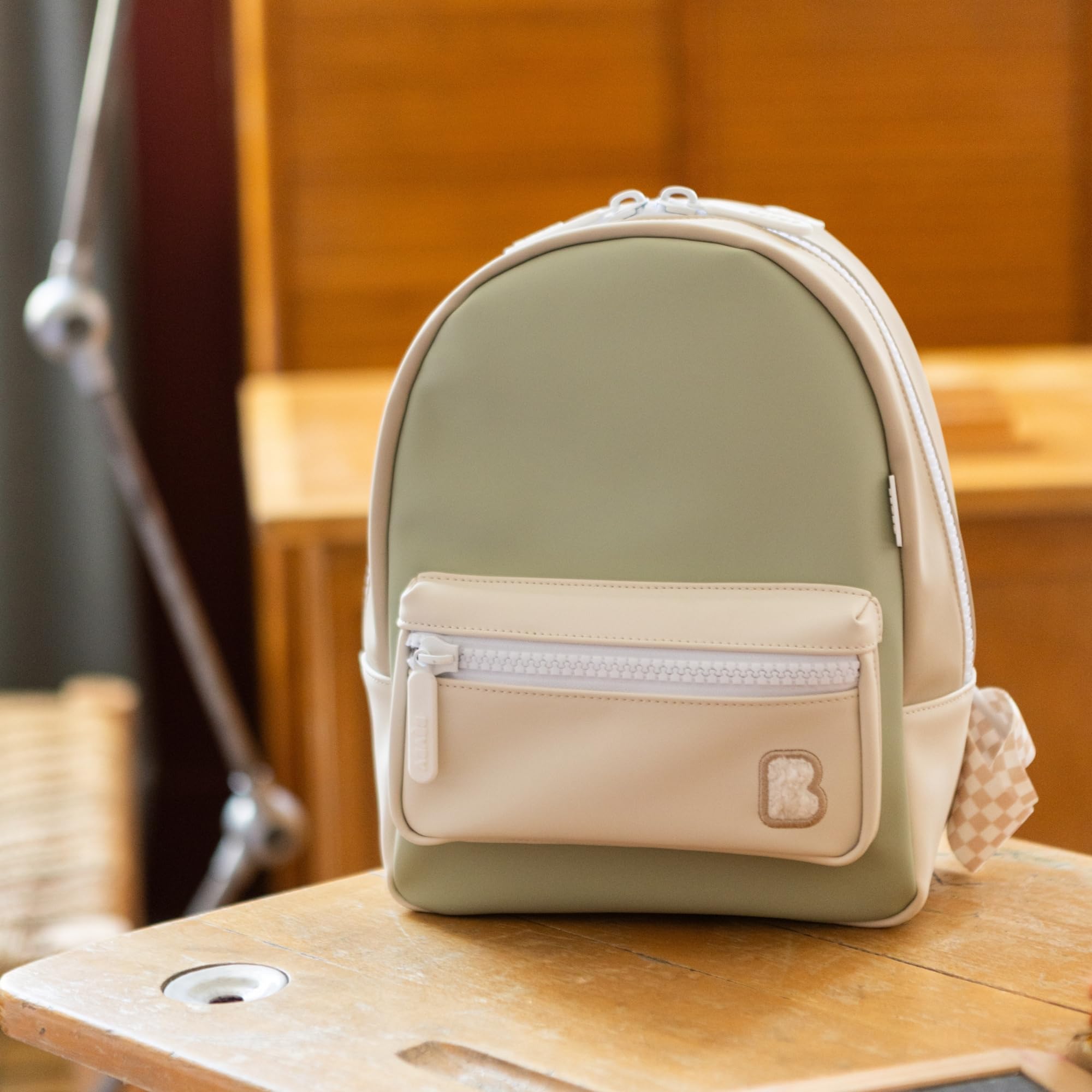 BEABA, Sac à Dos Enfant Maternelle, Cartable, 2 Poches, Etiquette Prénom, Effet Gomme, Large Zip, Anses Ajustables, Dos Rembourré, Waterproof, Moderne, Robuste, Facile à nettoyer, Faro, Vert de gris