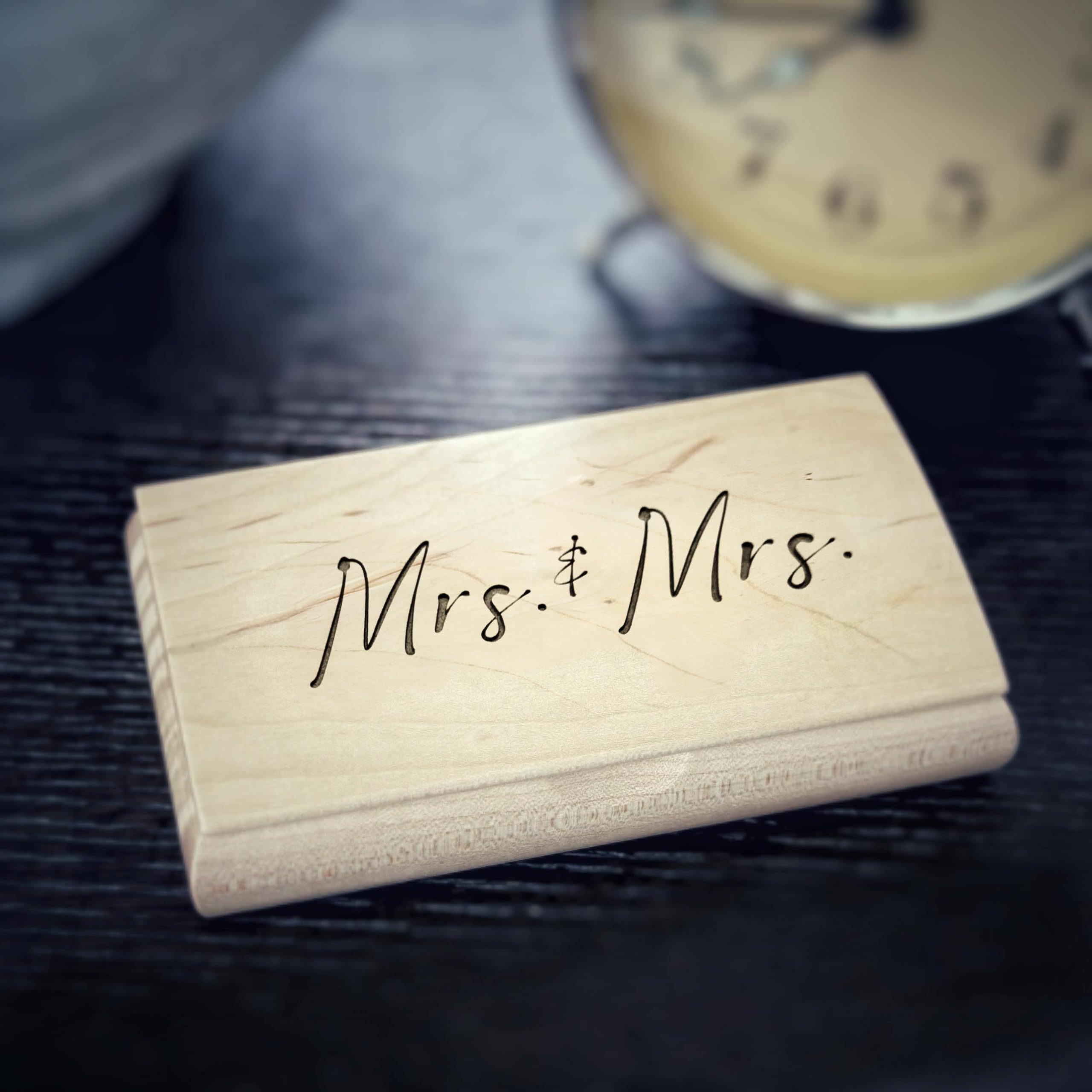 Mikutowski Woodworking Caja de recuerdos de madera para recién casados, regalo de aniversario o inauguración de la casa para parejas gay, hecha a mano en los Estados Unidos, USA-08MRSMRS