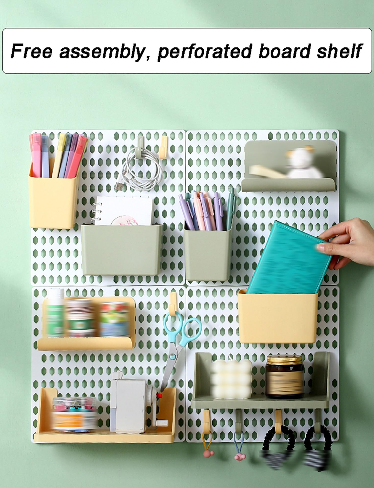 Regulowany organizer ścienny z tablicą Pegboard, oszczędność miejsca do małych pomieszczeń, akademików i biurek, zawiera haczyki, półki i akcesoria, kompaktowy, mleczny i żółty design