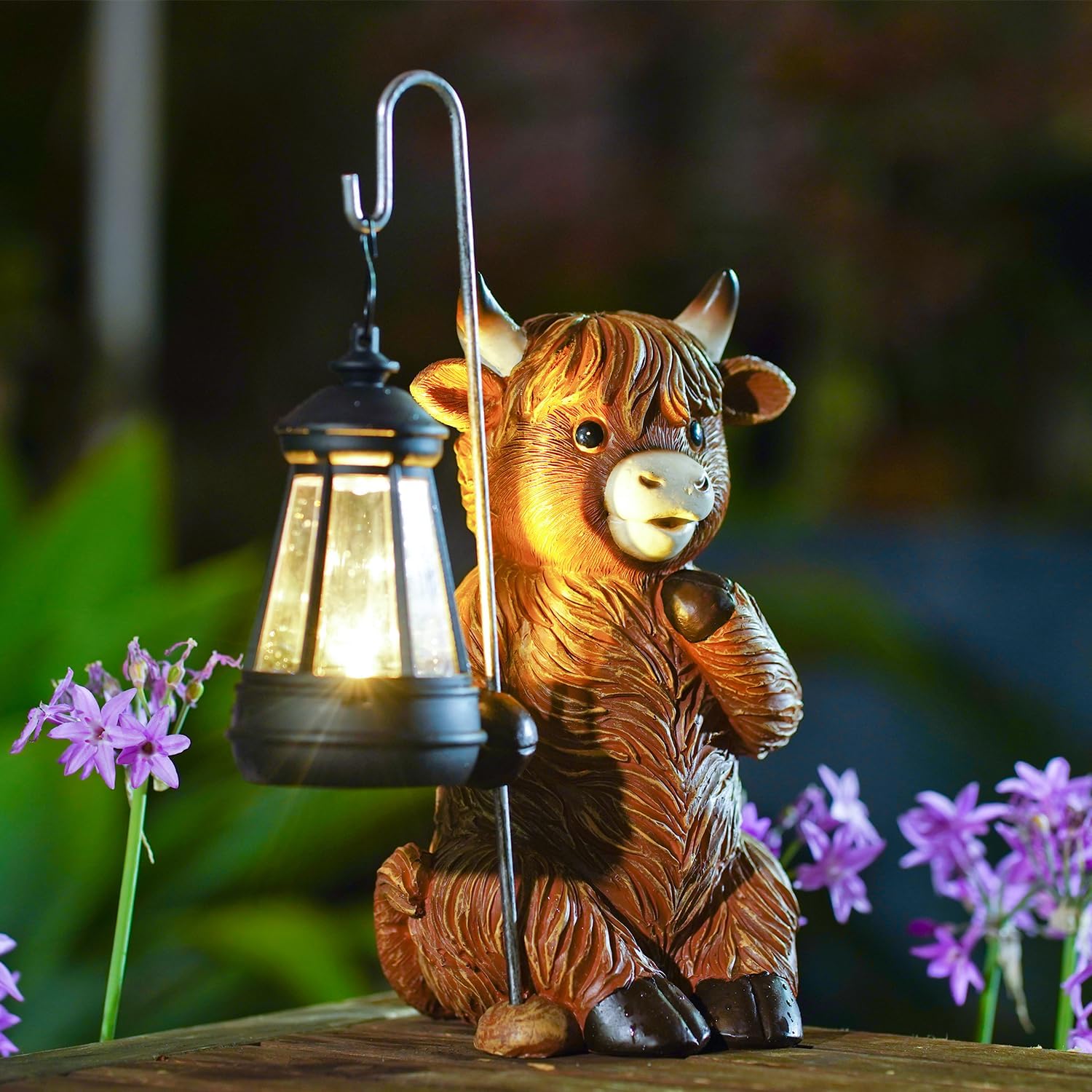 Highland Cow Statue with Solar Lantern - Resin Solar Garden Statues Outdoor Yard Patio Garden Decor - Unique Gifts for Women,Mom Men (Copper)