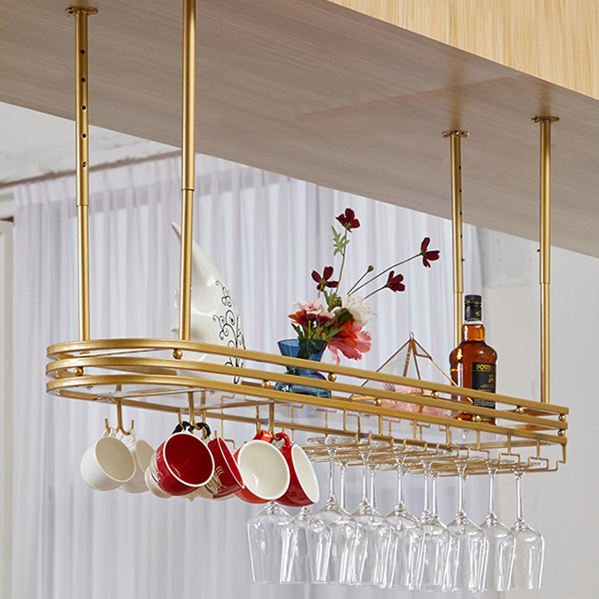 Étagère à vin murale flottante pour aménager un coin bar convivial