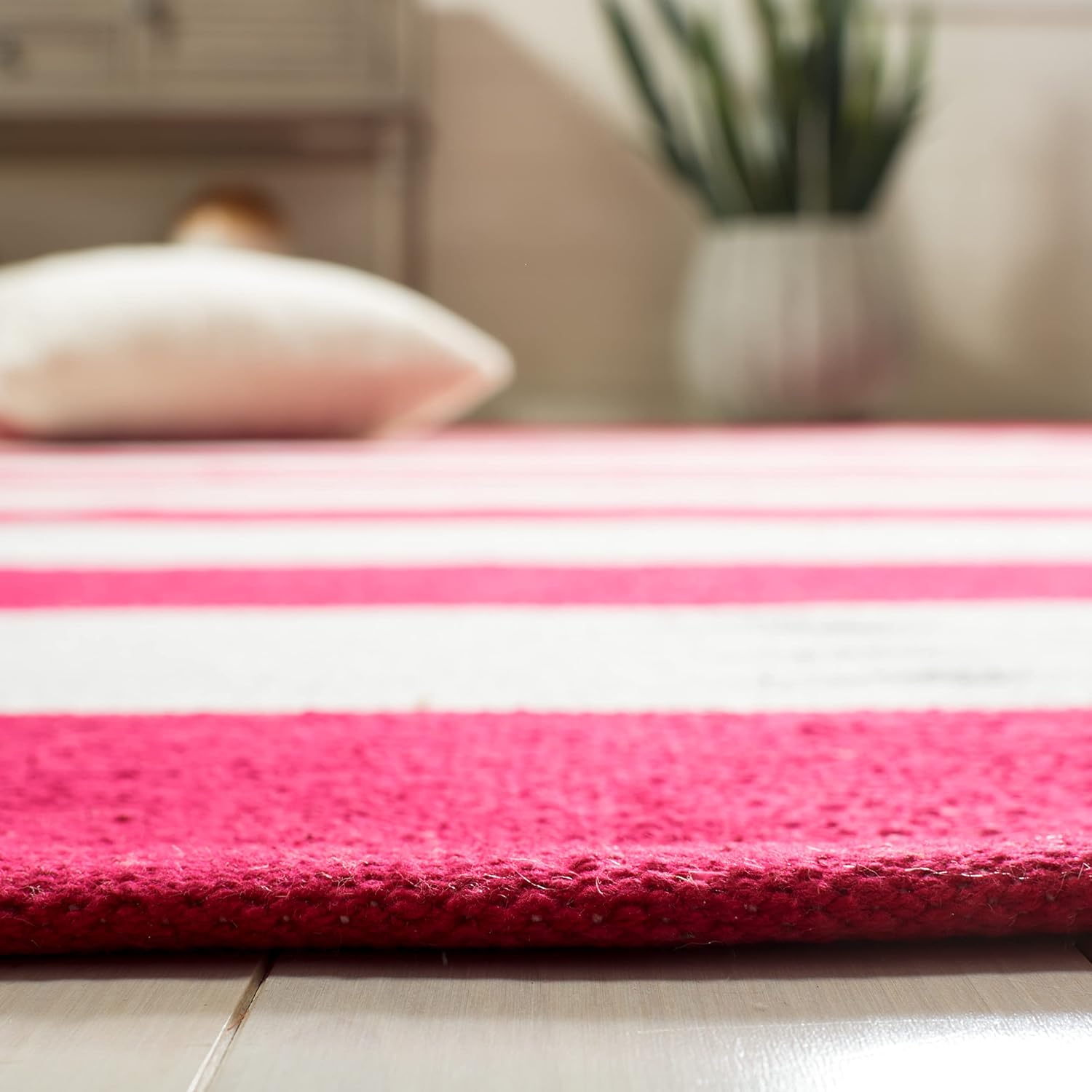 SAFAVIEH Montauk Collection Area Rug - 9' x 12', Red & Ivory, Handmade Flatweave Cotton, Woven Texture, Farmhouse Stripe Pattern, Ideal for Living Room, Bedroom, Dining Space (MTK712B)