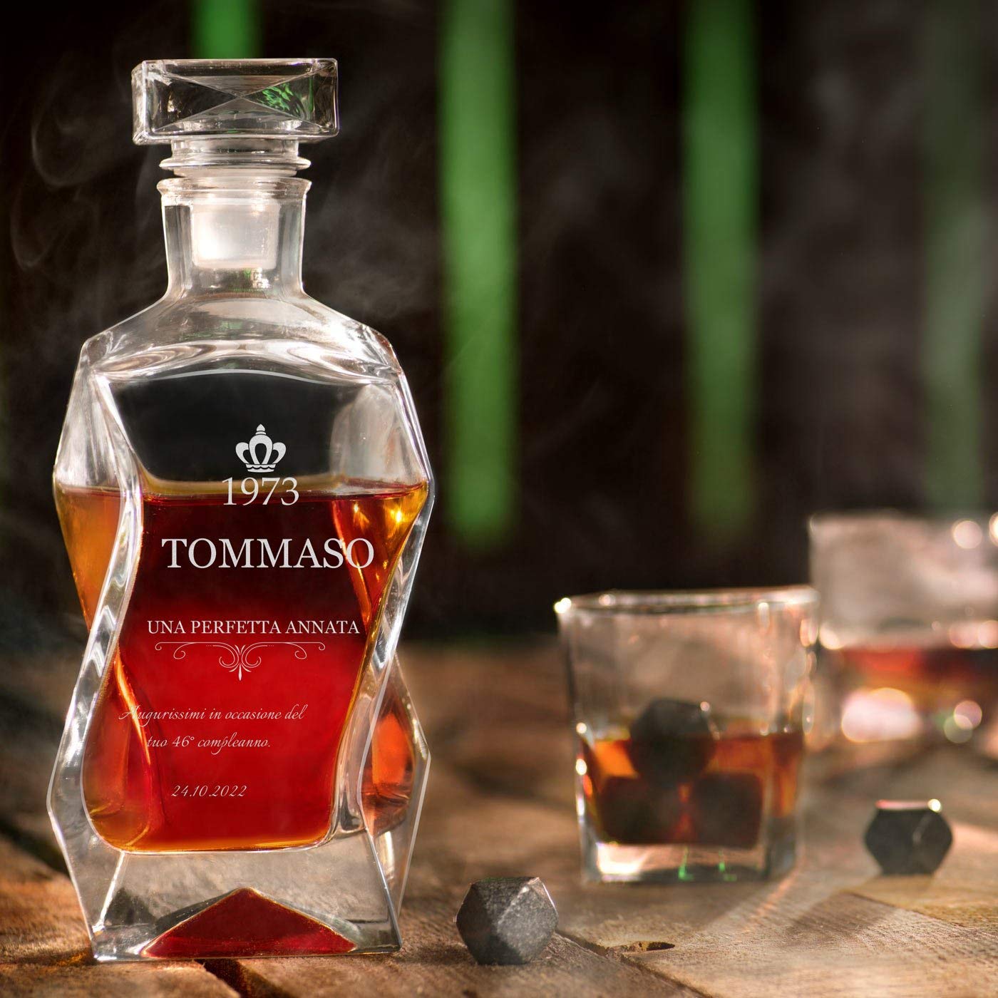 Maverton Set Decanter per Whisky in vetro - da 700 ml - incisione personalizzata - Caraffa con 2/4/ 6 bicchieri - idea regalo per il compleanno - per l’ uomo - regalo di Natale - Un’ottima annata