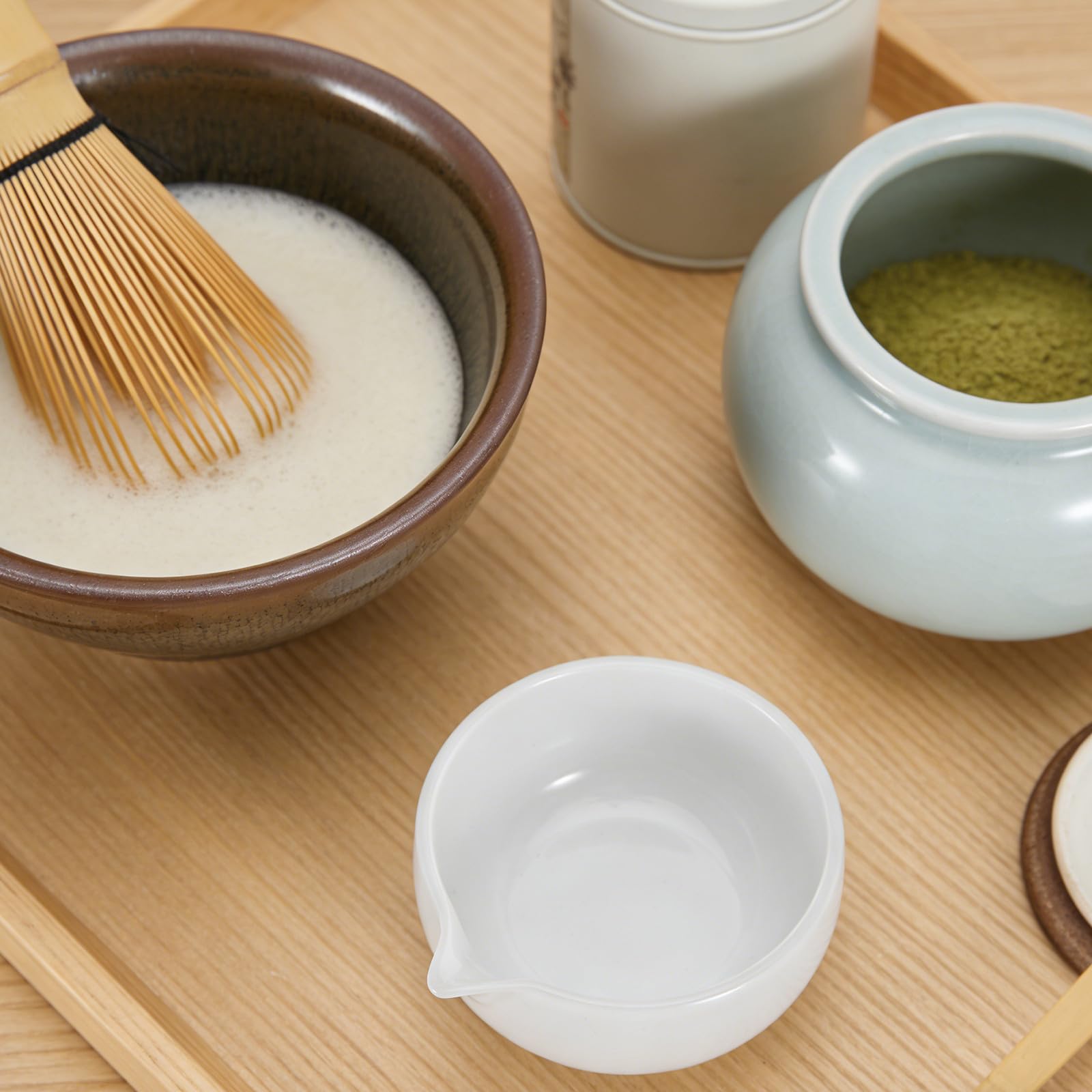 Zerodeko Ciotola Matcha in Ceramica Bianca con Beccuccio per Servire, Design Elegante per Cerimonia del Tè a Casa, Accessorio Tradizionale per Amanti del Tè