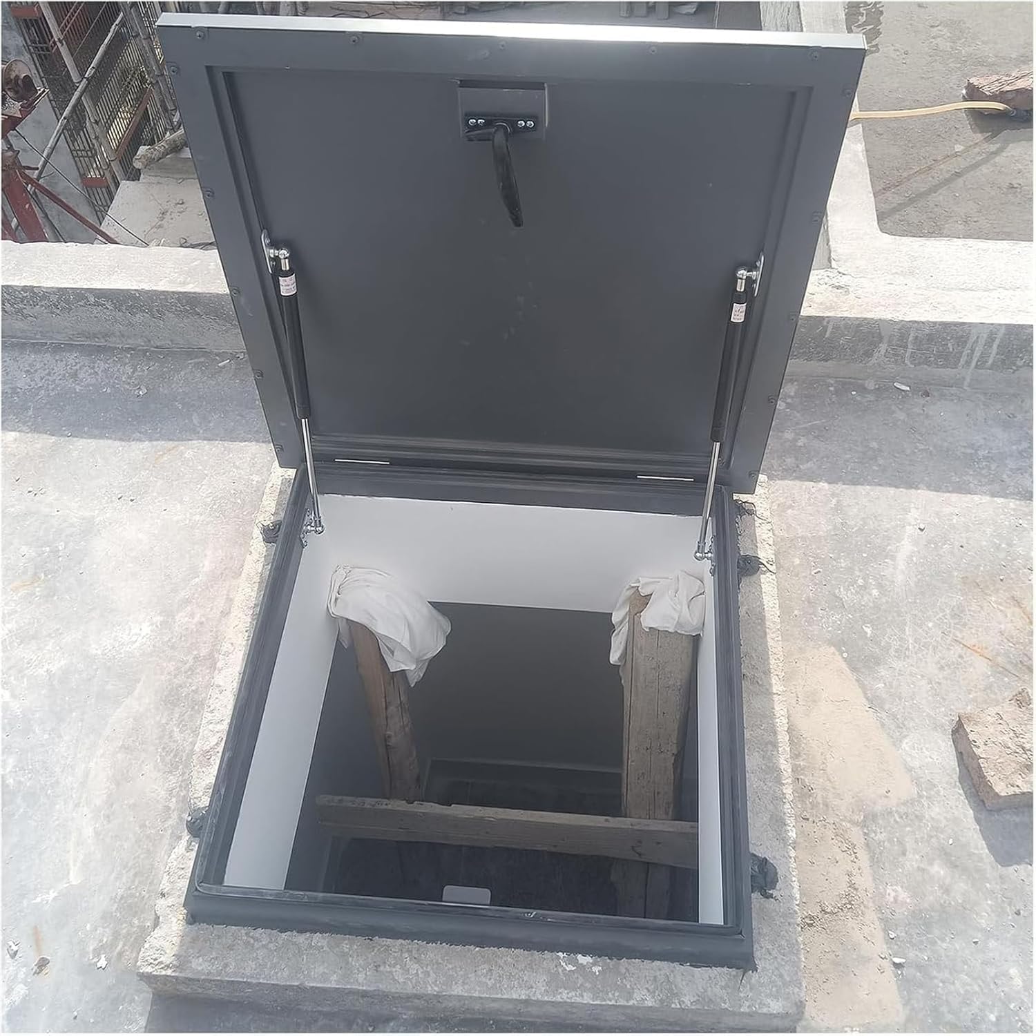 Roof Access Hatch - Galvanized Metal Cover Plate for Rainproof Attic and Basement Access, Ideal for Houses, Villas, Factories(90x90cm)
