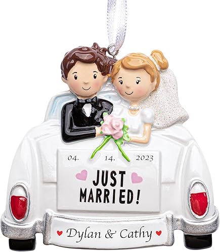 Adorno personalizado de casados con nuestra primera Navidad 2023 Adorno personalizado de automóvil vintage para árbol de Navidad Recuerdo de