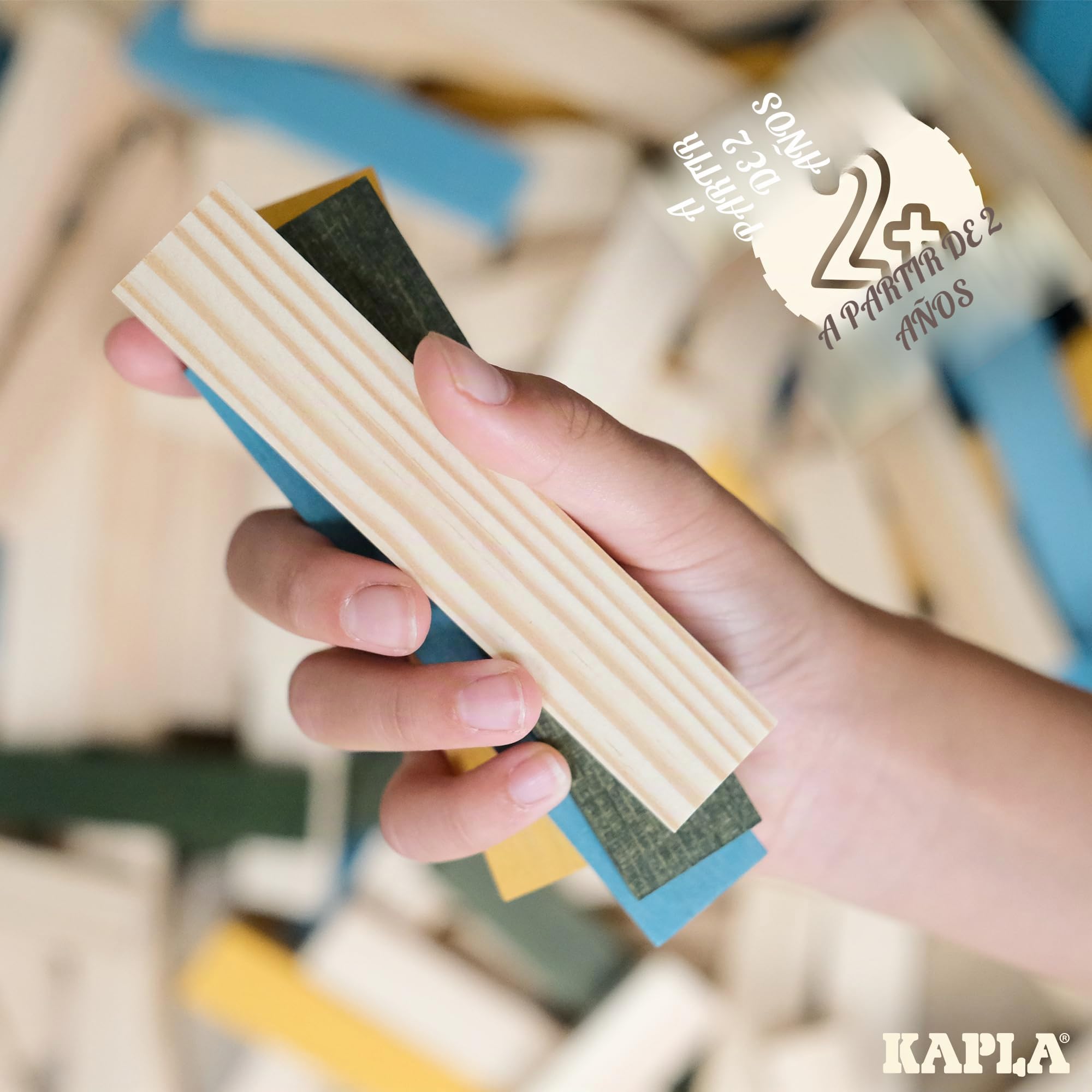 KAPLA - Juego de Construcción con 120 Tablones de Madera de Colores (Natural, Celeste, Amarillo, Verde), Juguetes y Juegos de Madera, a Partir de 2 Años...